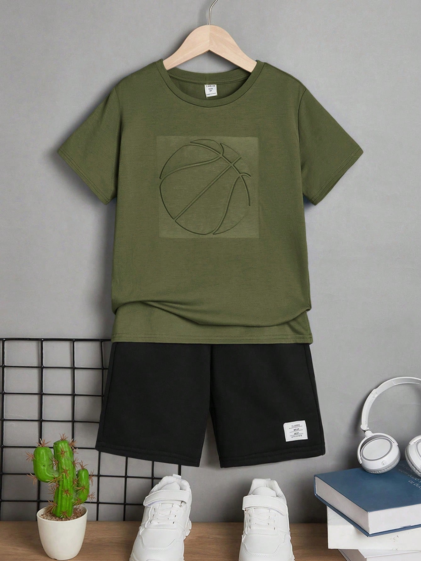 Tween Boy Basketball Pattern Tee & Letter Patched Detail Shorts