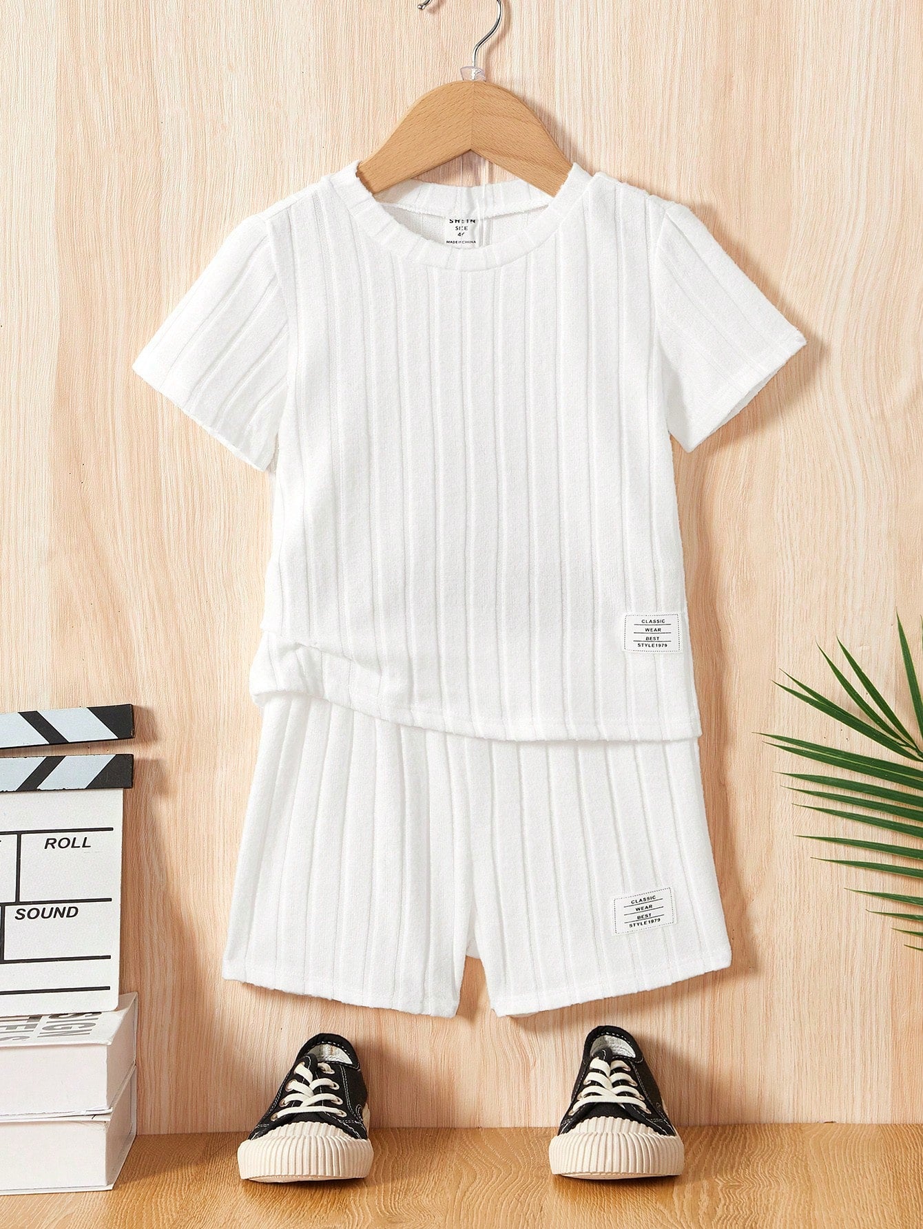 Young Boy Letter Patched Detail Tee & Shorts Set