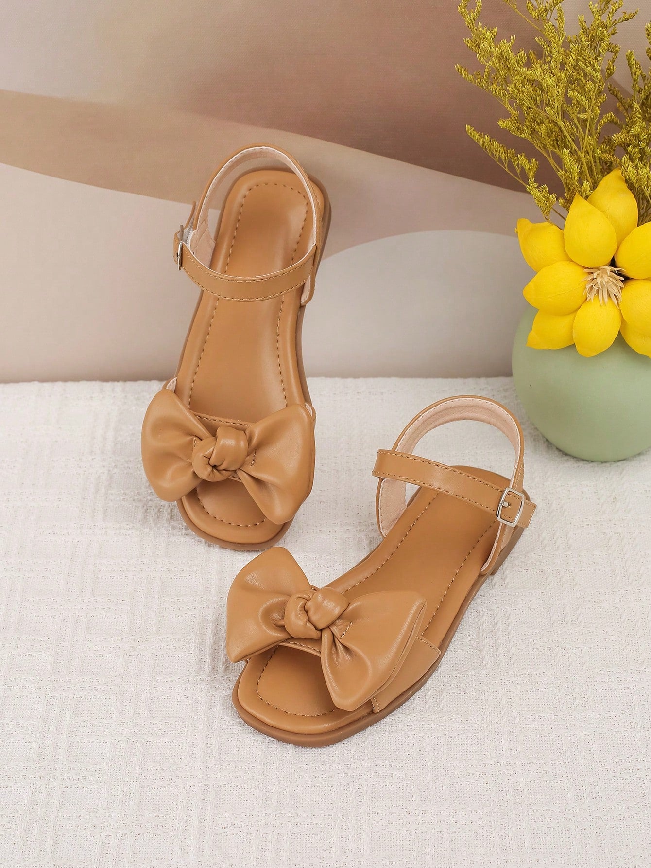 Fashionable Girls' White Flat Sandals For Summer Casual Wear