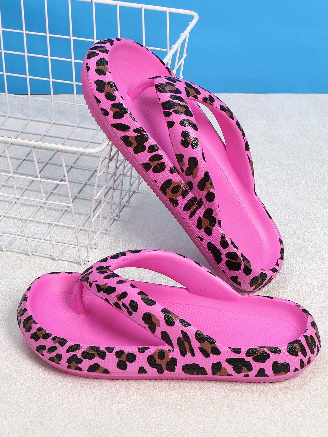 Summer Beach Slipper Women's Thick-soled Anti-slip Plastic Sandals Leopard Print Casual Cloud Slippers, Fashionable Leopard Print Flip Flops