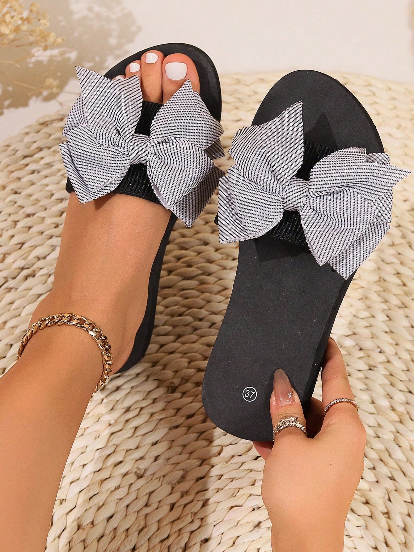 Women's Fashion Plastic Slippers With Bow Decoration