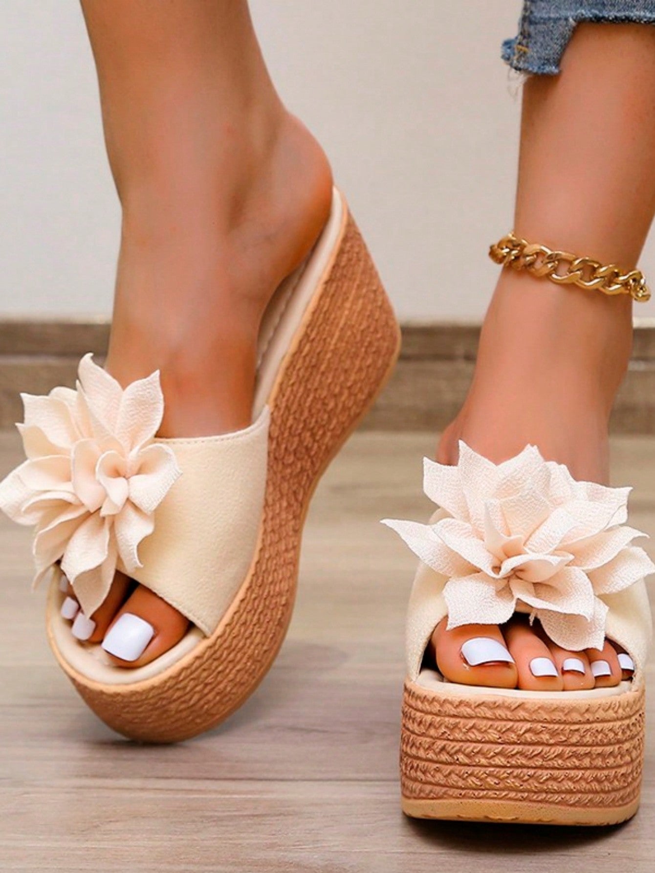 New Spring/Summer Thick-Soled Wedge Heeled Sandals With Waterproof Platform, Big Flower Decor, Bohemian-Style Open-Toe Peep Toe Slippers For Beach Vacation In Large Size