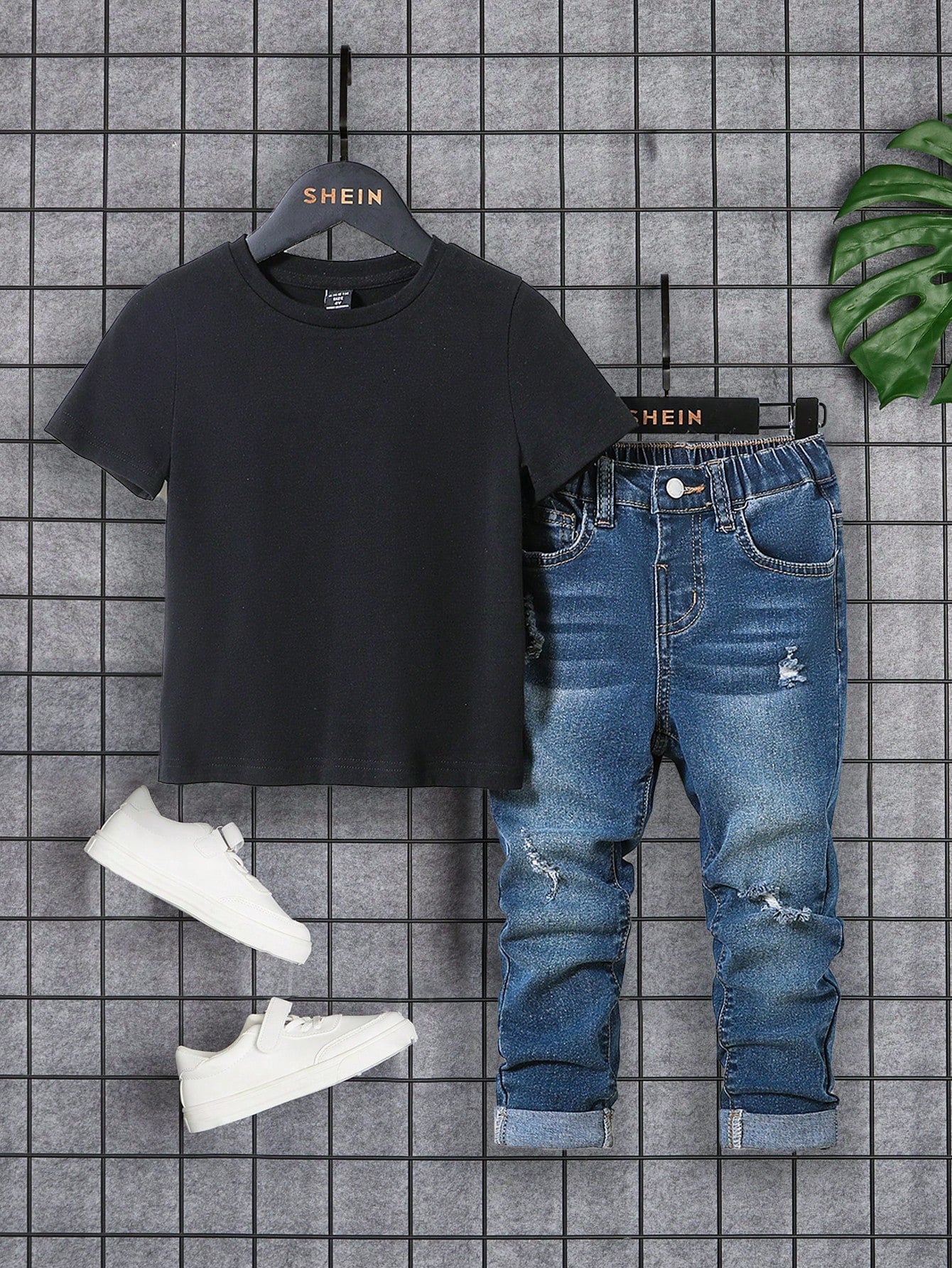 Young Boy 2pcs/Set Black T-Shirt And Ripped Frayed Washed Blue Jeans Sets,For Summer