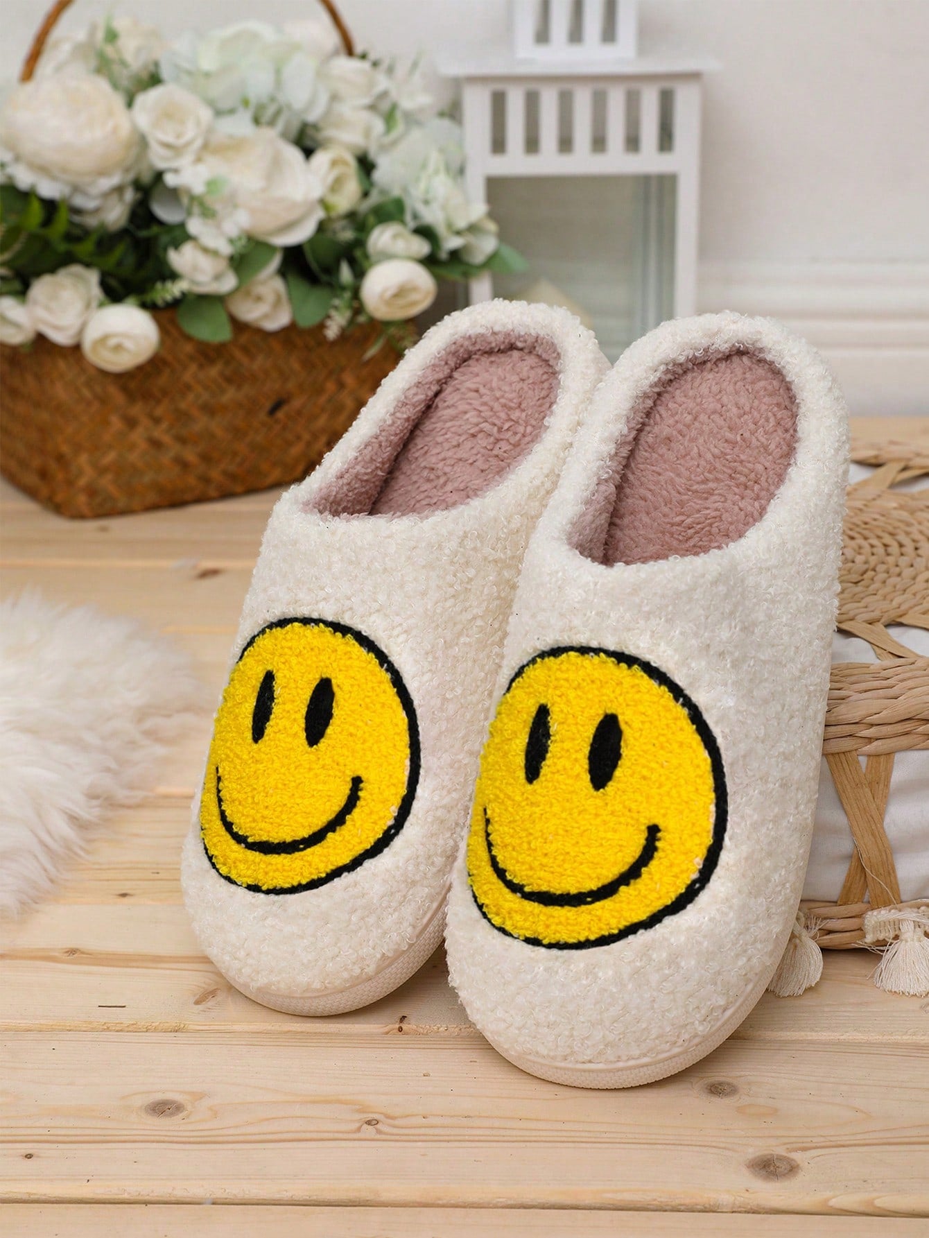 Women Korean Style Cute Cartoon  Face Fabric Slippers With Thick And Wear-Resistant Soles For Warm And Cozy Home Winter Wear, Couples" Slippers