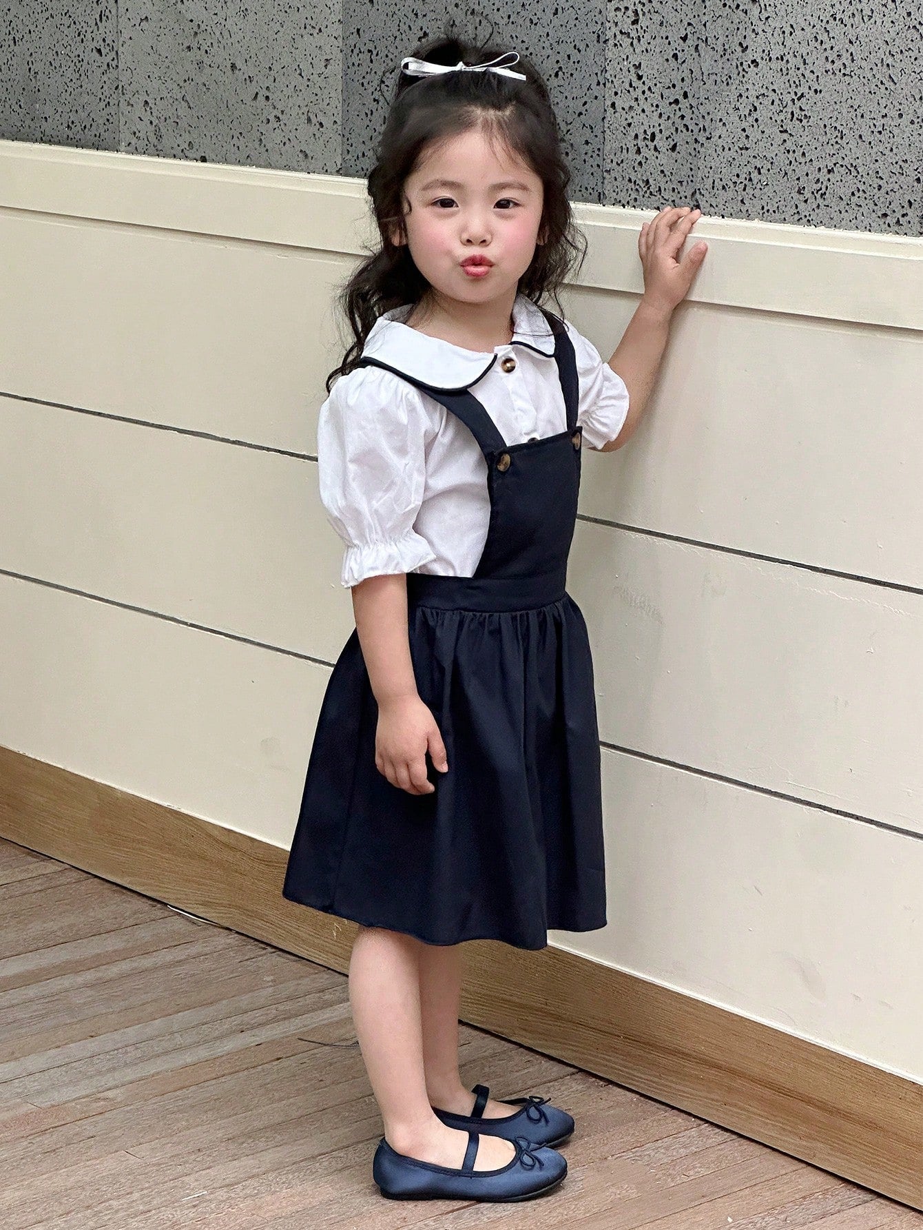 Young Girl Lovely Puff-Sleeve Blouse And Pinafore Dress 2-Piece Set, Suitable For Summer