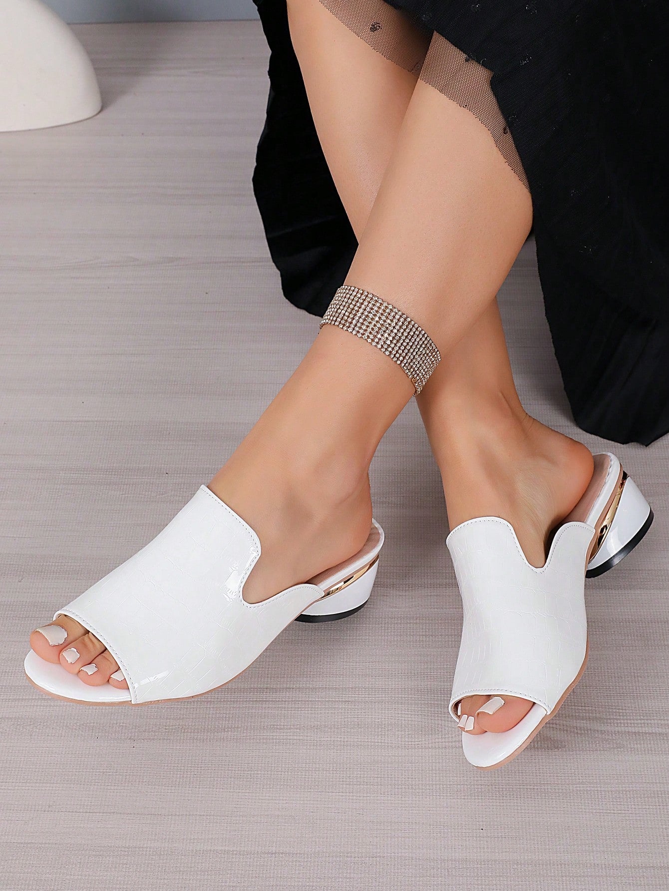 Women's 2024 New Summer Fashionable Casual Outdoor Soft-Sole Slippers, Large Size, Mid-Heel Chunky Heel, Open-Toe Sandals