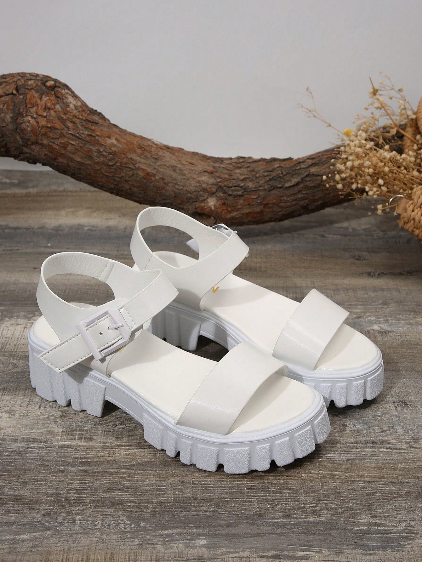 Teenagers' Round Toe Platform Buckle Strap Thick-Soled White Casual Sandals With Chunky Heel