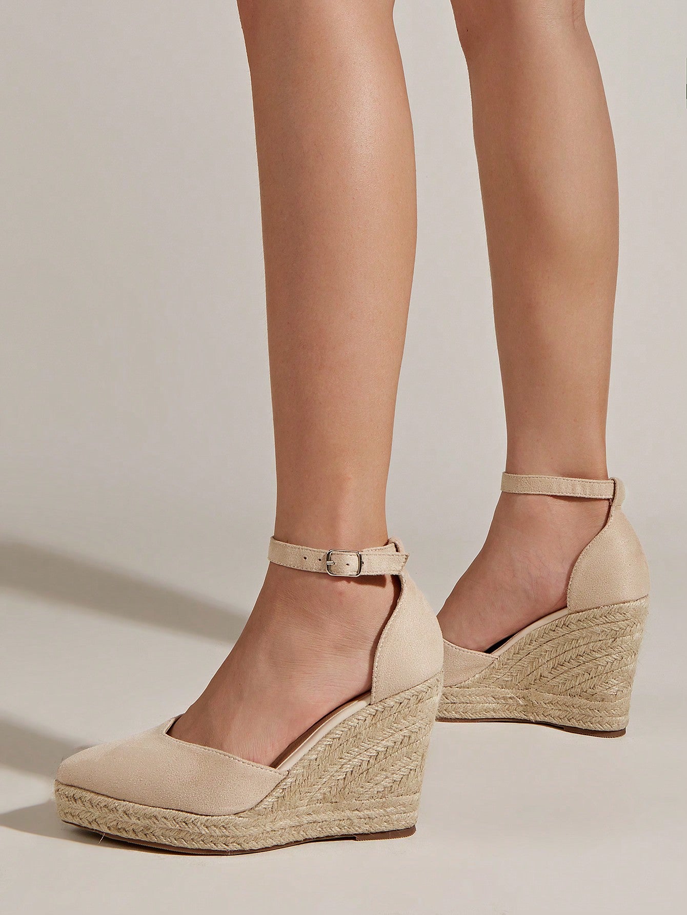 Beige Straw Woven Espadrilles With  Rope Sole, Vacation Hollow Ladies Wedge Heels & Thick-Soled Shoes. Random Straw Texture.