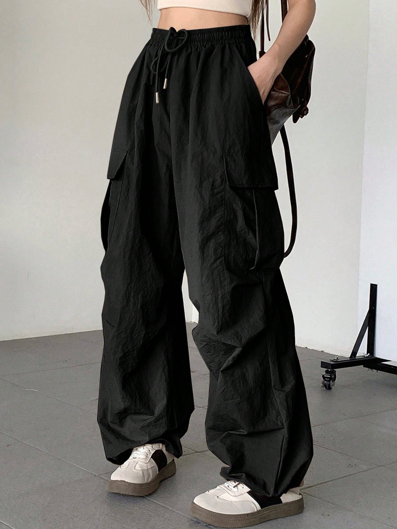 Women's Solid Colored Pocket Design Loose Fit All-Match Cargo Pants