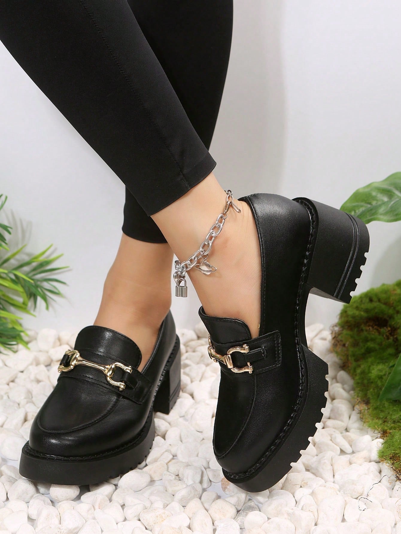 1 Pair Teen Girls' College Style Chunky Heel Comfortable Matte Finish Loafers With Chain Decorated Buckle