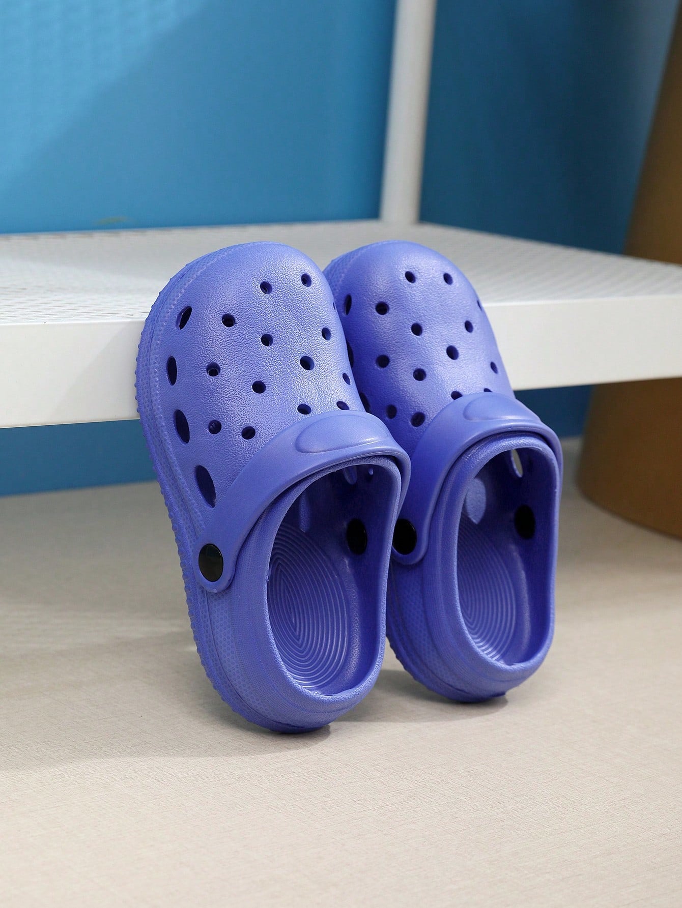 New Flat, Non-Slip, Dual-Use Sandals With Breathable Design And Holes, Suitable For Girls To Wear During Summer