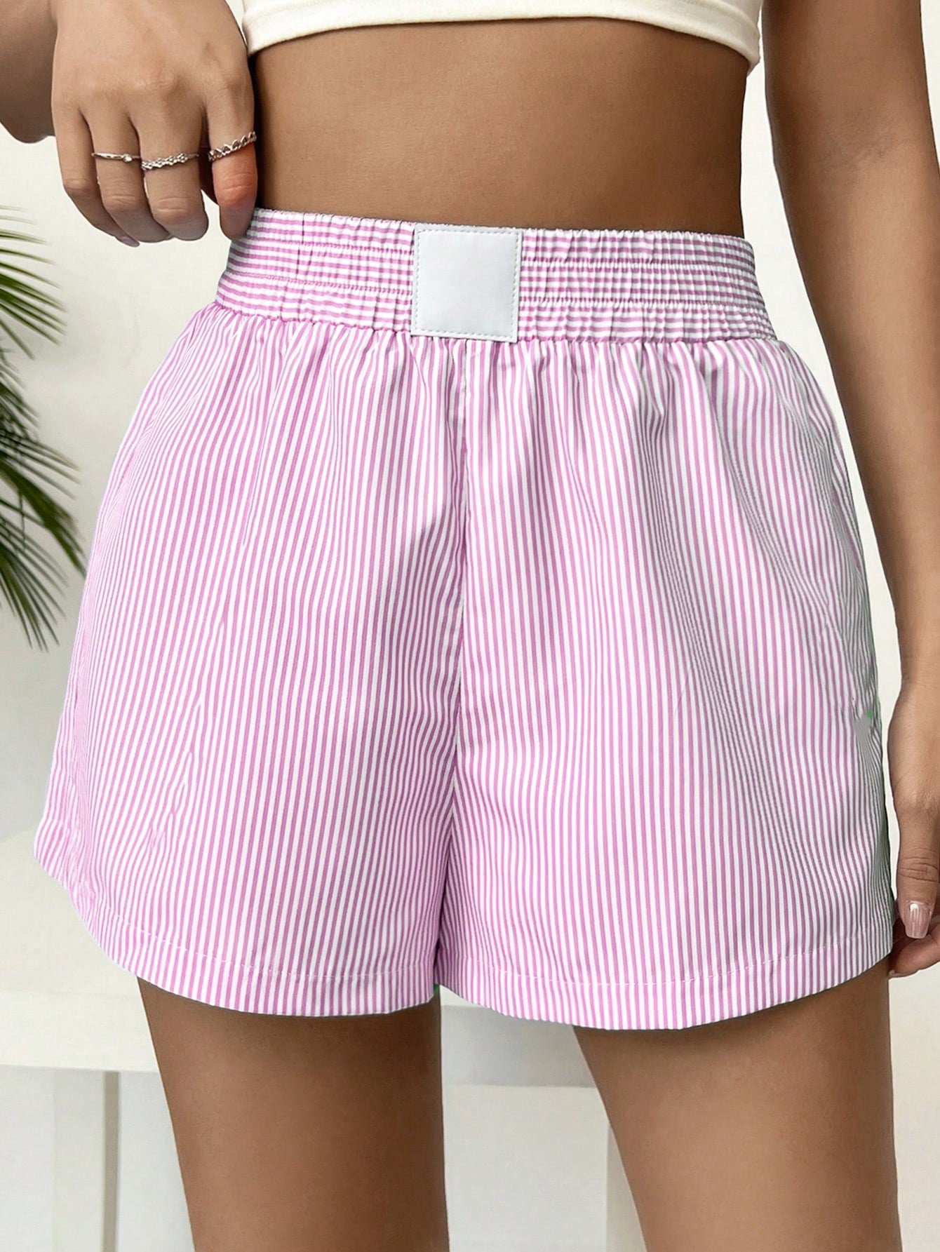 Comfortcana Daisy Print Letter Patched Detail Shorts