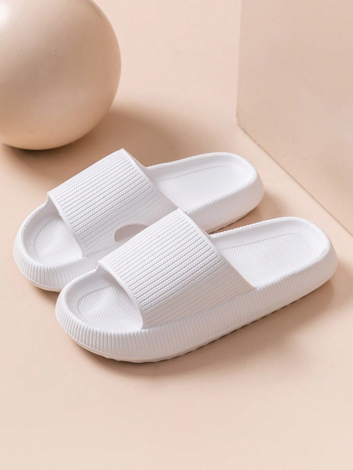 New Summer Thick-Soled Soft-Soled Slip-Resistant Comfortable Casual Outdoor Lightweight Holiday Beach Slippers, Versatile Soft-Soled Shoes