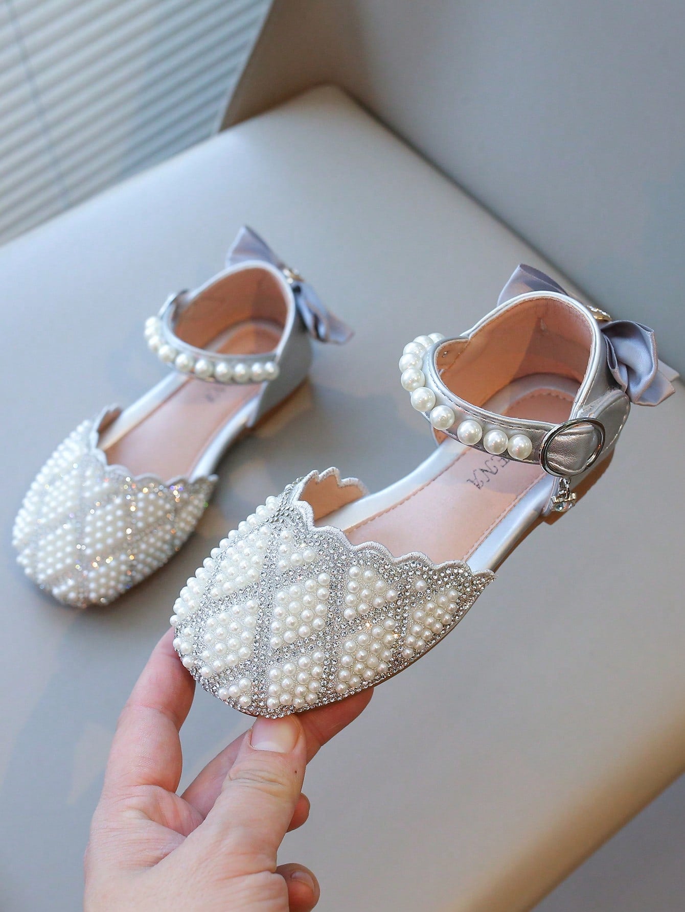 1pair Princess Style Girls' Pearl Decoration Peep Toe Sandals For Summer