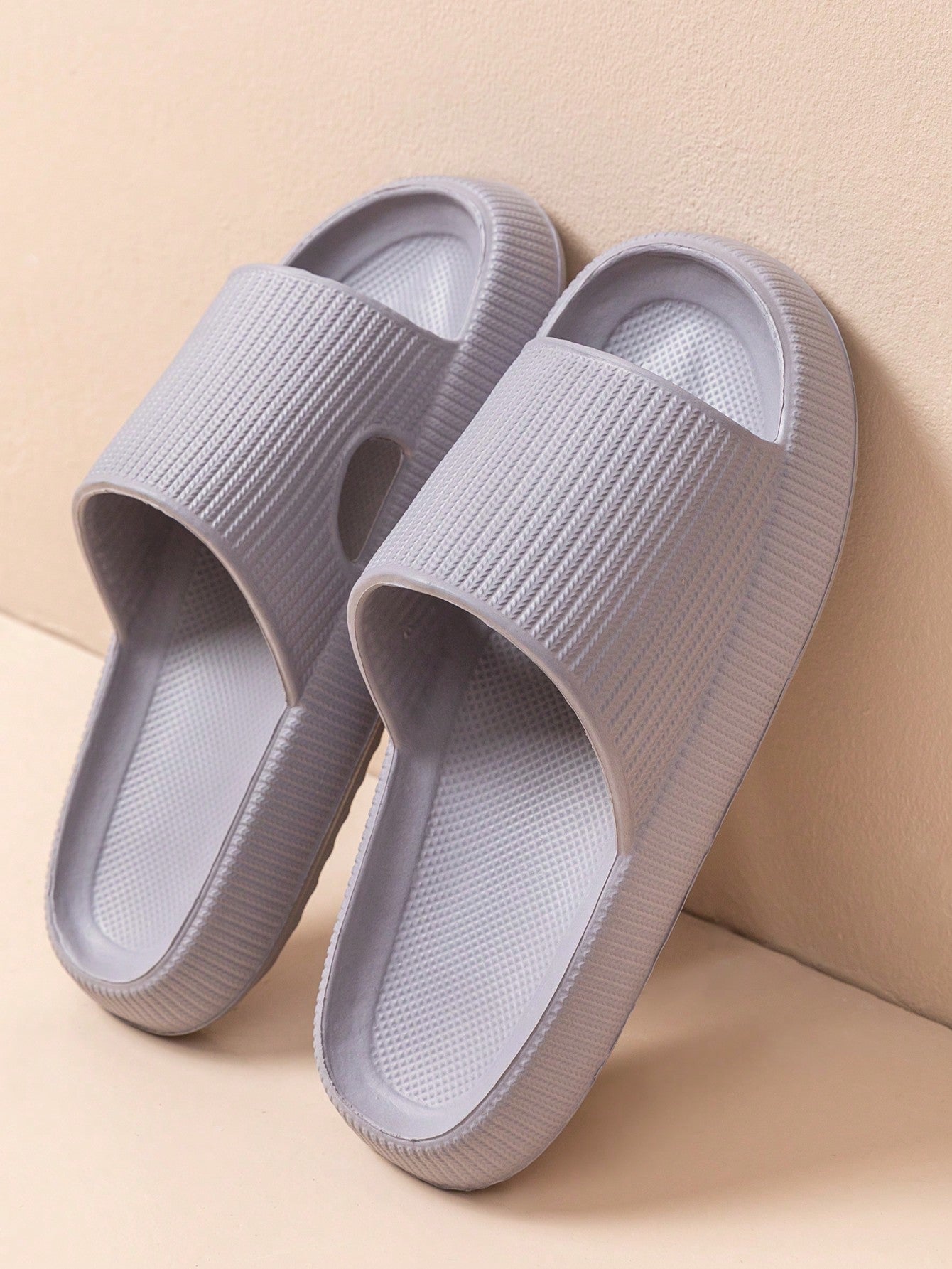 New Summer Thick-Soled Soft-Soled Slip-Resistant Comfortable Casual Outdoor Lightweight Holiday Beach Slippers, Versatile Soft-Soled Shoes