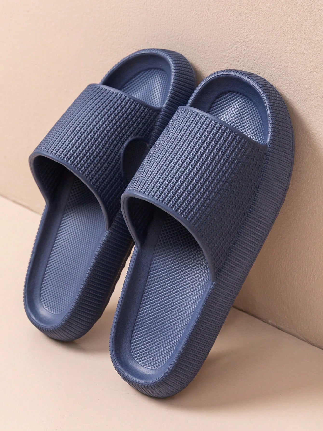 Summer New Version Thick-Soled And Soft-Soled Slip-Resistant Comfortable Casual Outdoor Lightweight Vacation Beach Flip-Flops With Versatile Soft-Soled Design