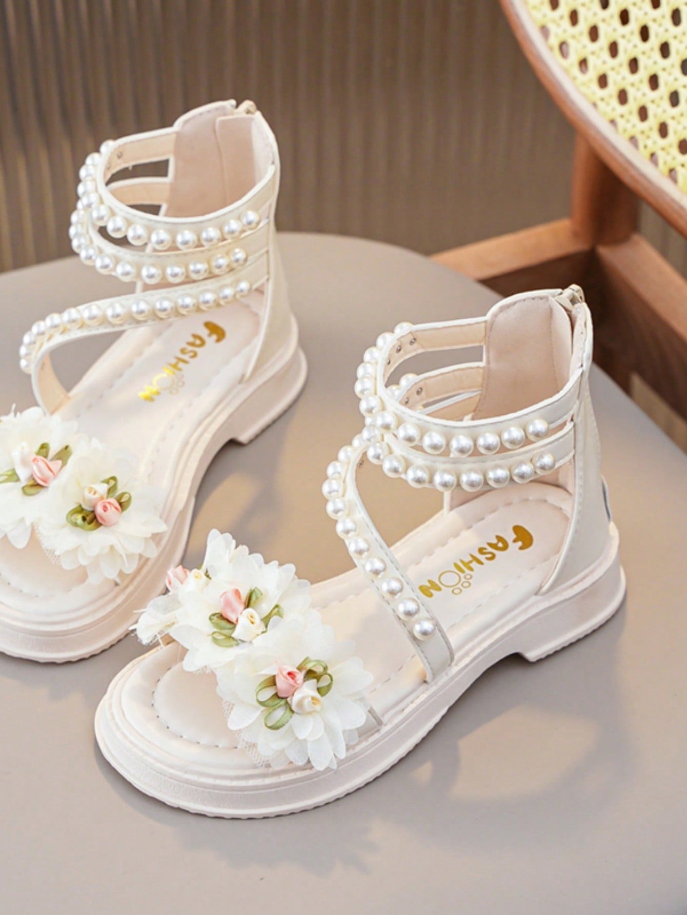 A Pair Of Girls Sandals, Summer Fashion Princess Shoes, Mid-Big Kids Open Toe Roman Shoes For Little Girls And Students