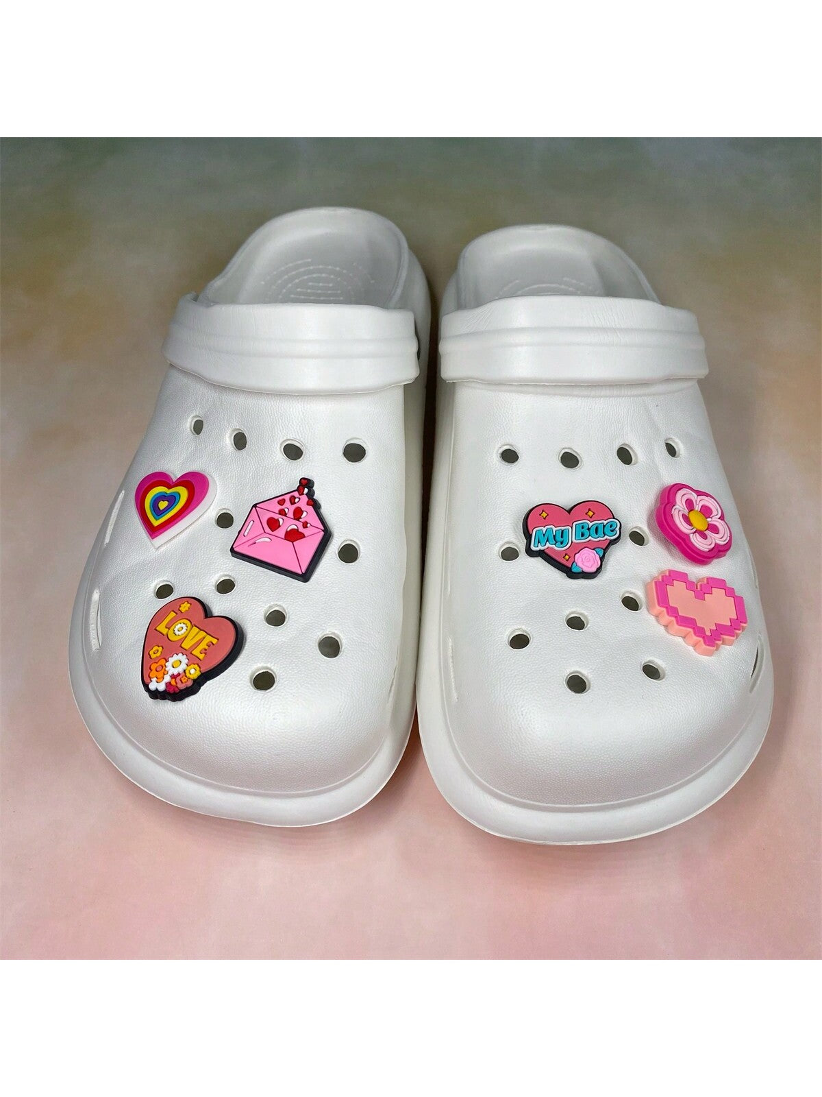 2023 New Fashionable Plus Size Women Shoes With Heart-Shaped Cartoon Pattern Design, Detachable Flowers Beach Slippers, Unisex Style, Special Offer Wholesale