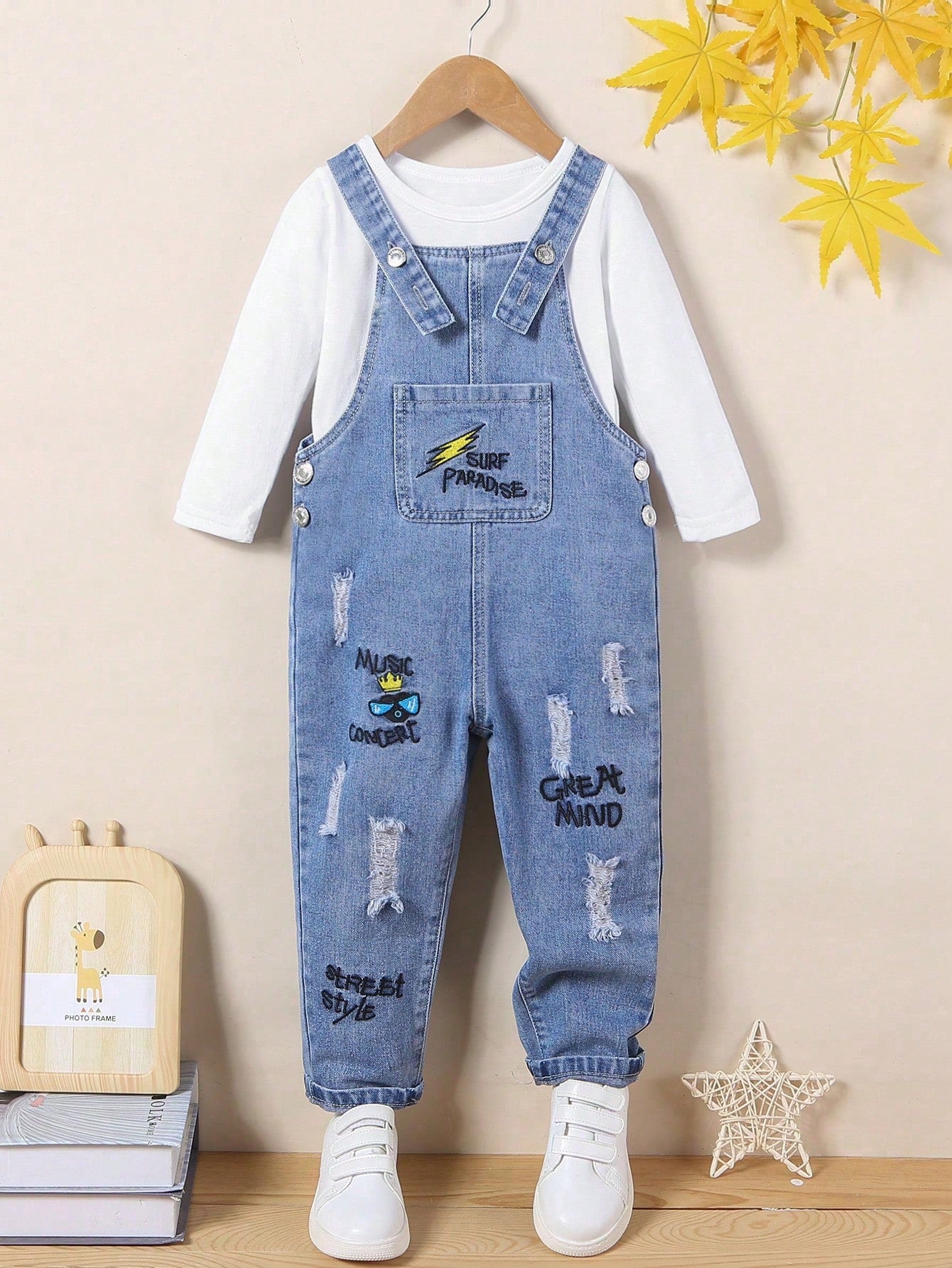 Streecool Kids Young Boy 1pc Embroidery Letter & Cartoon Pattern Ripped Denim Overalls