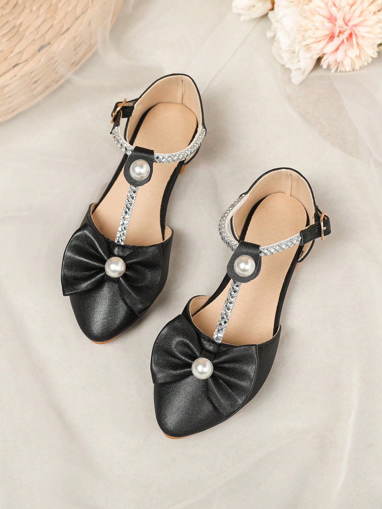 Kids' Flat Shoes For Girls, White With Fashionable Pearls For Parties