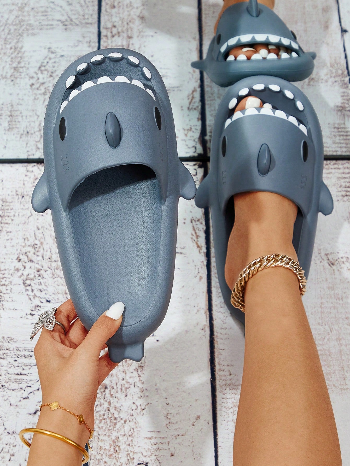 Fashionable And Fun Shark Thick-Soled Plastic Slippers, Soft Sole Shark Slides, Suitable For Beach Vacation