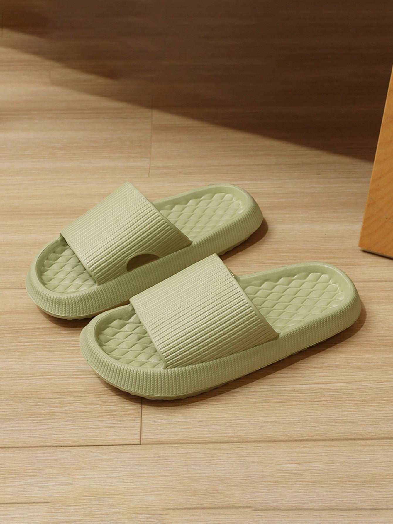 1pair Women's Thick Sole Cloud Design Eva Slippers For Summer, Anti-Slip Bathroom & Beach Sandals