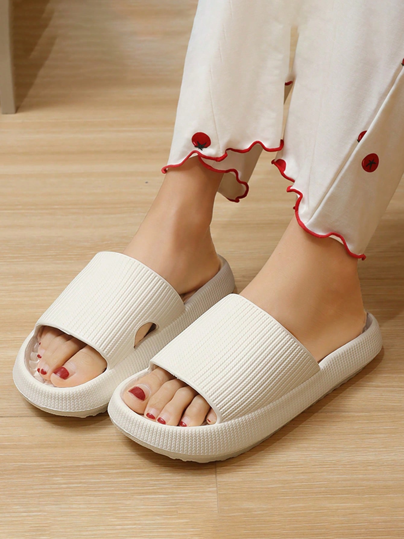 1pair Women's Thick Sole Cloud Design Eva Slippers For Summer, Anti-Slip Bathroom & Beach Sandals