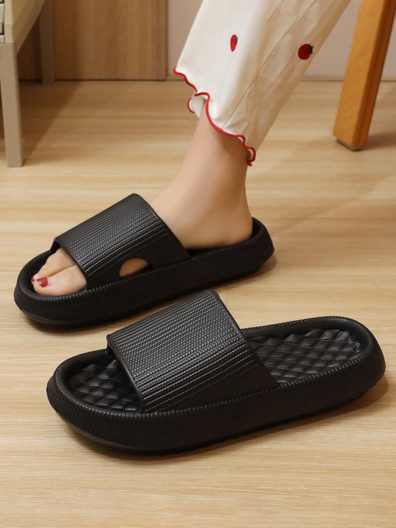 1pair Women's Thick Sole Cloud Design Eva Slippers For Summer, Anti-Slip Bathroom & Beach Sandals