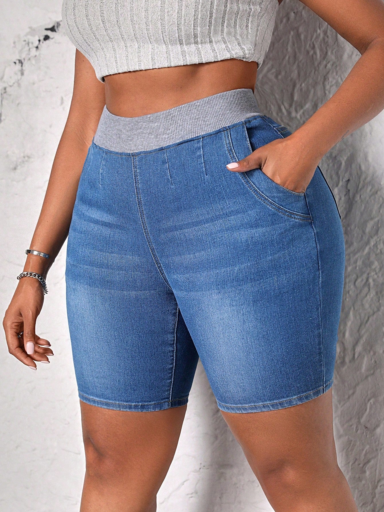 Plus Size Women'S Elastic Waist Denim Shorts