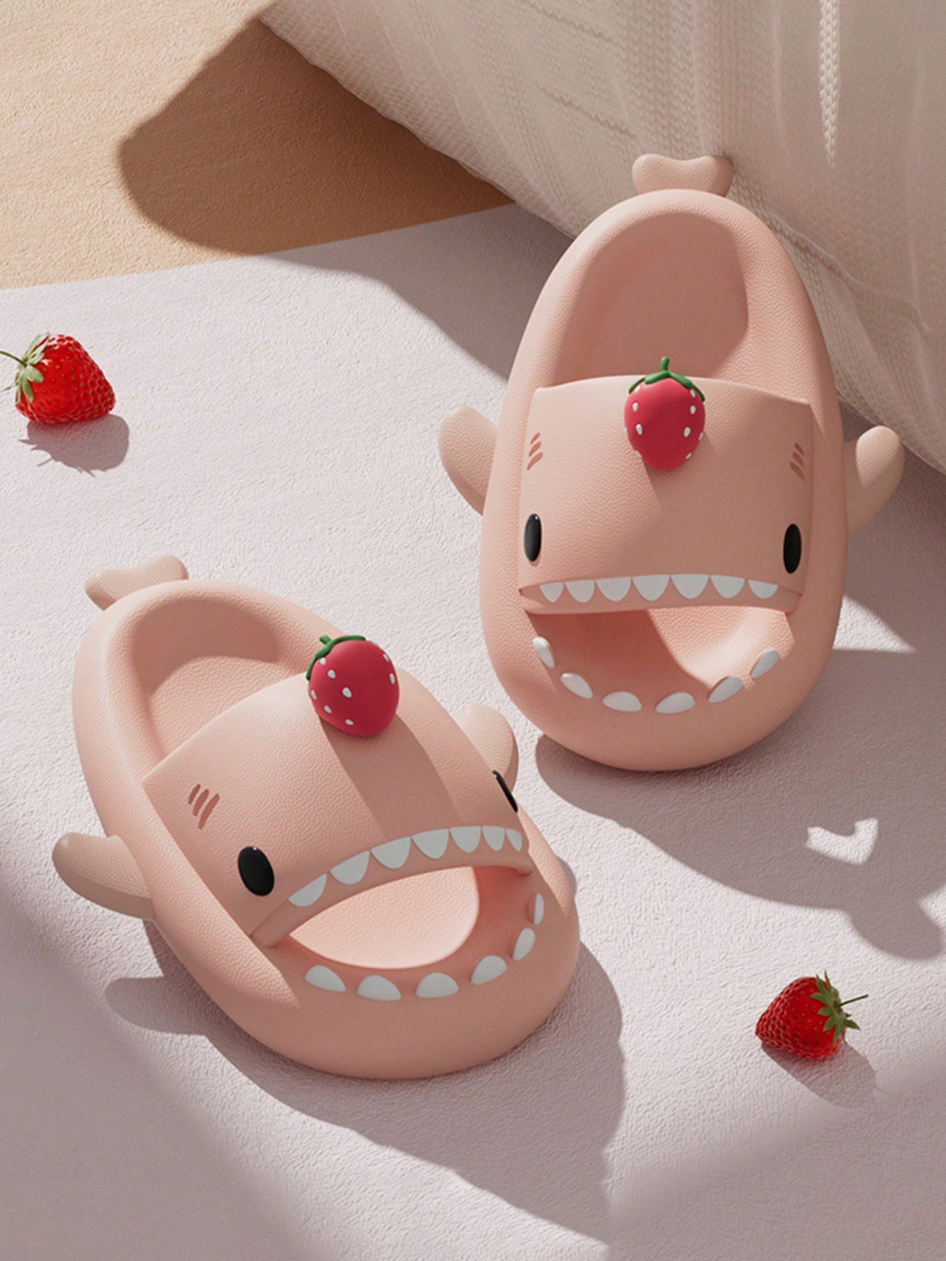 Fun Home Slippers Cute Shark Pattern Open-Toed Slippers Couples Indoor Anti-Slip Silent Women Slippers