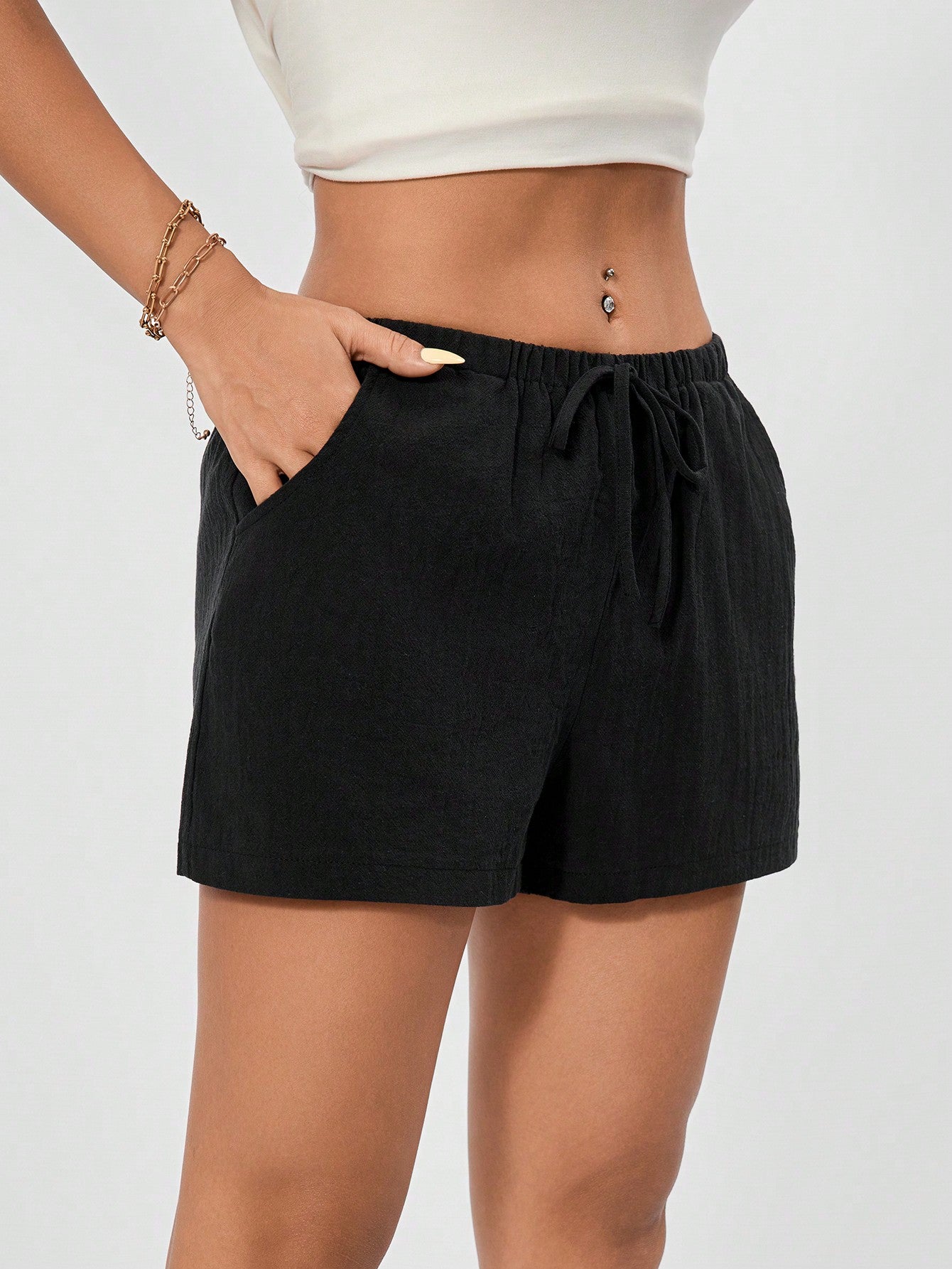 Women'S Solid Color Elastic Waistband Shorts With Slanted Pockets