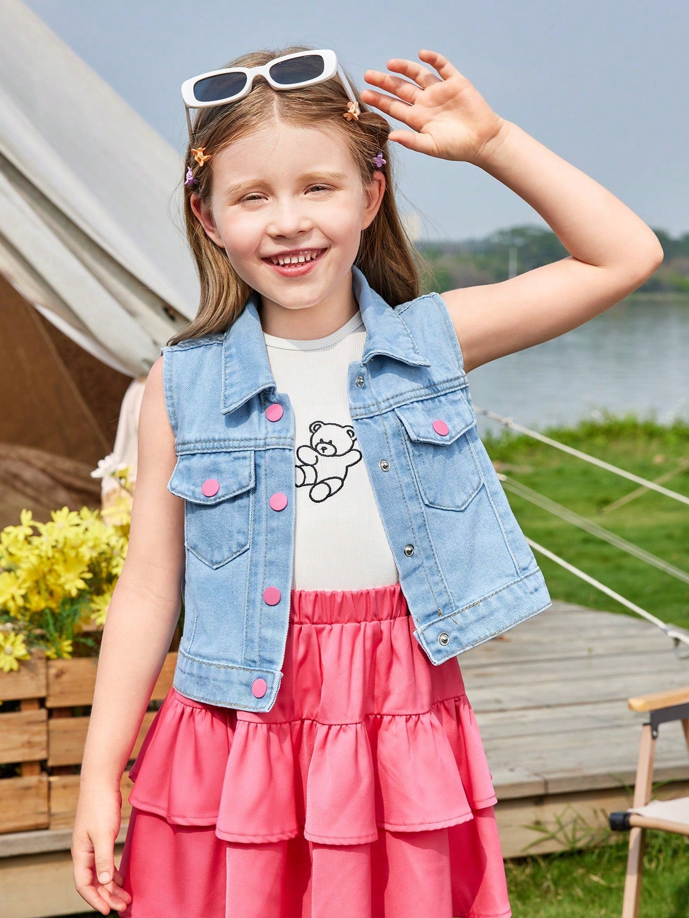 Young Girls' Fashionable Sleeveless Denim Top With Button Decoration