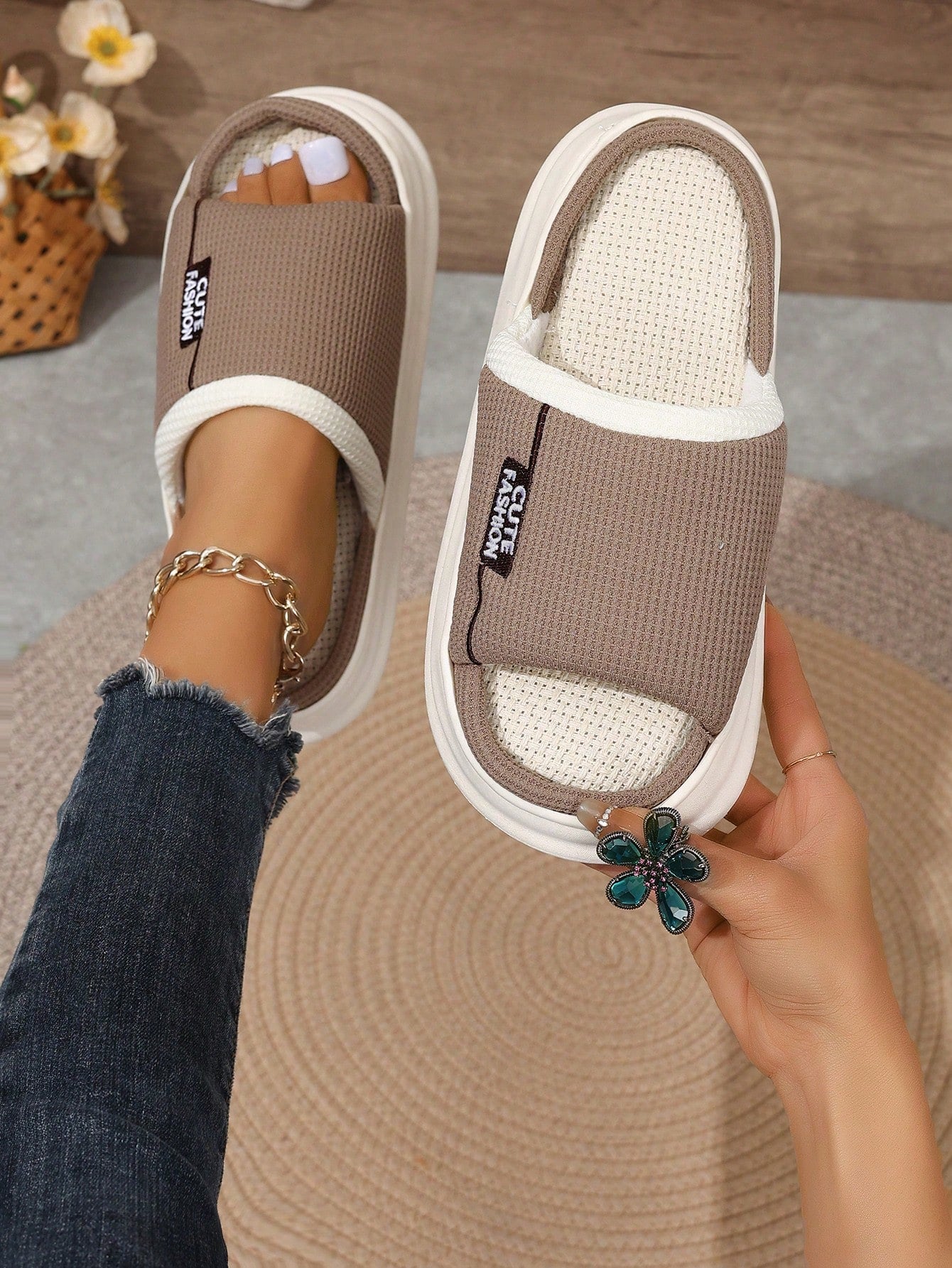 Women Fashionable And Comfortable Brown Round-Toe Open-Toe Fabric Embroidery Linen Slipper With Thick Non-Slip Sole For Home