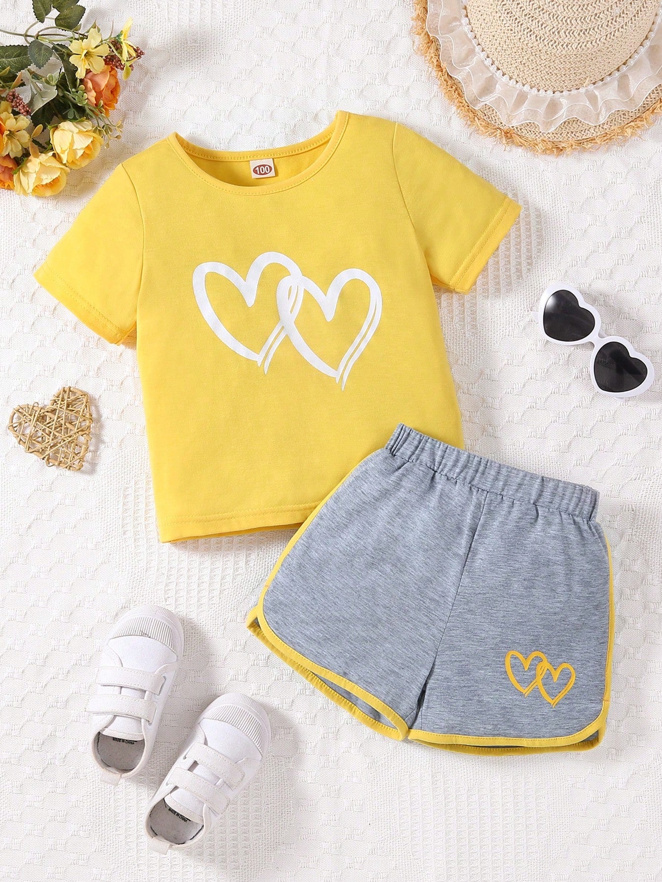 Young Girl Dopamine Heart Print Casual Short Sleeve T-Shirt And Color-Block Hem Shorts Set For Mother Day, Summer