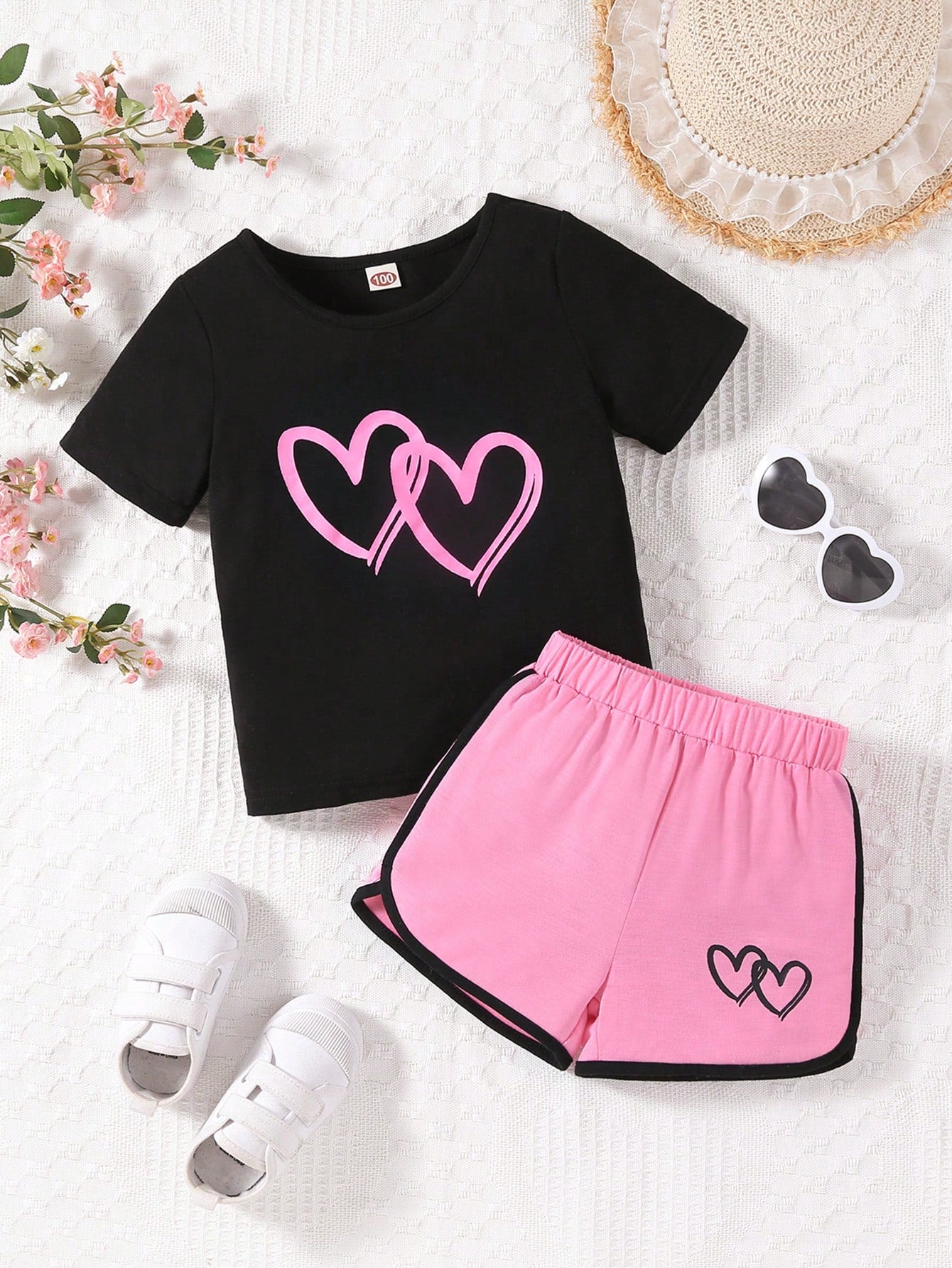 Young Girl Dopamine Heart Print Casual Short Sleeve T-Shirt And Color-Block Hem Shorts Set For Mother Day, Summer