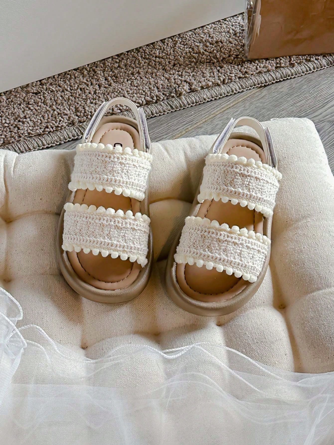 One Pair Of Soft Sole Woven Princess Style Sandals, Suitable For Summer Girls