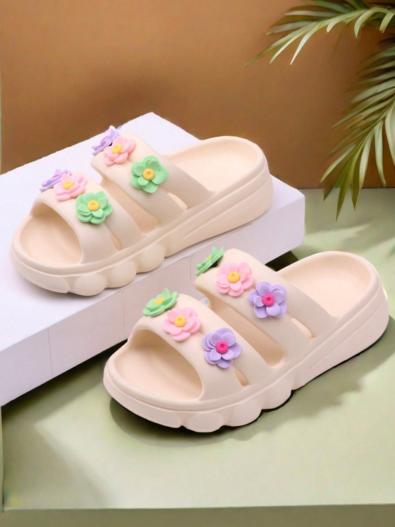 Unisex Kids Summer Sandals Anti-Slip Outdoor Wear Flowers Decorated Slippers For Girls Infant Hole Shoes Beach Flip Flops