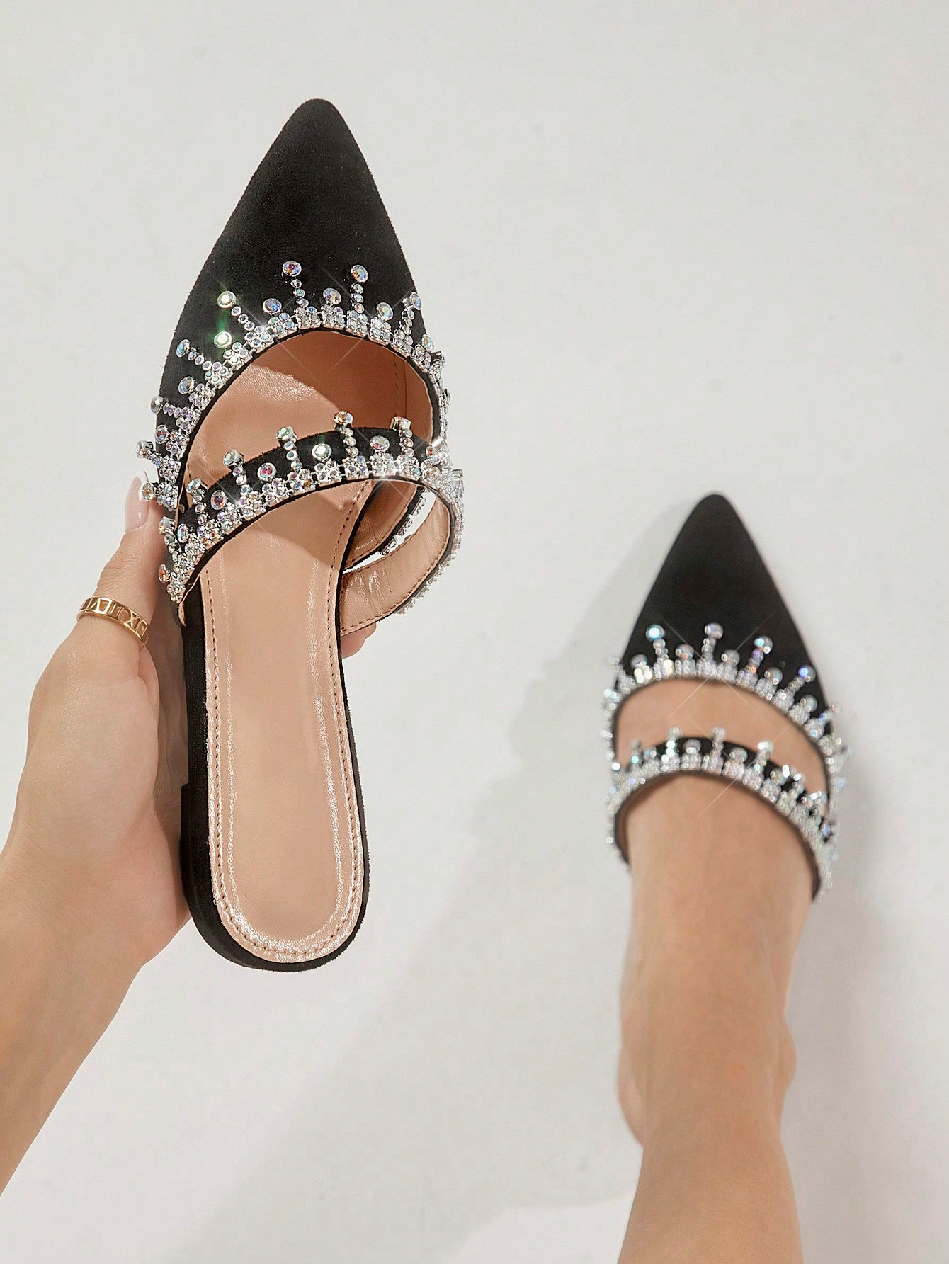 Women Plain Color Summer Flat Shoes With Elegant Rhinestone