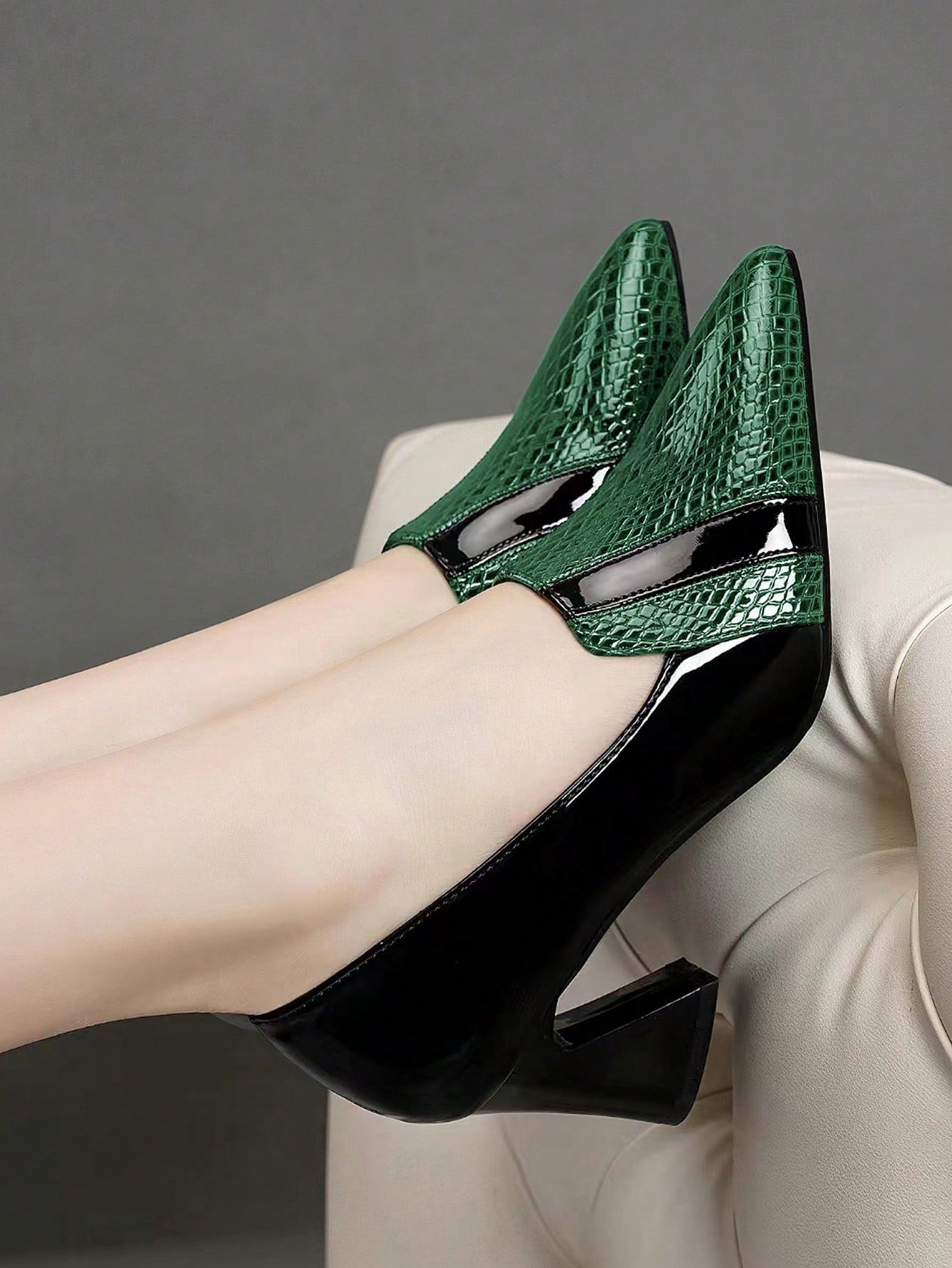 Women Snakeskin Embossed Point Toe Pyramid Heeled Loafers, Fashion Outdoor Pumps