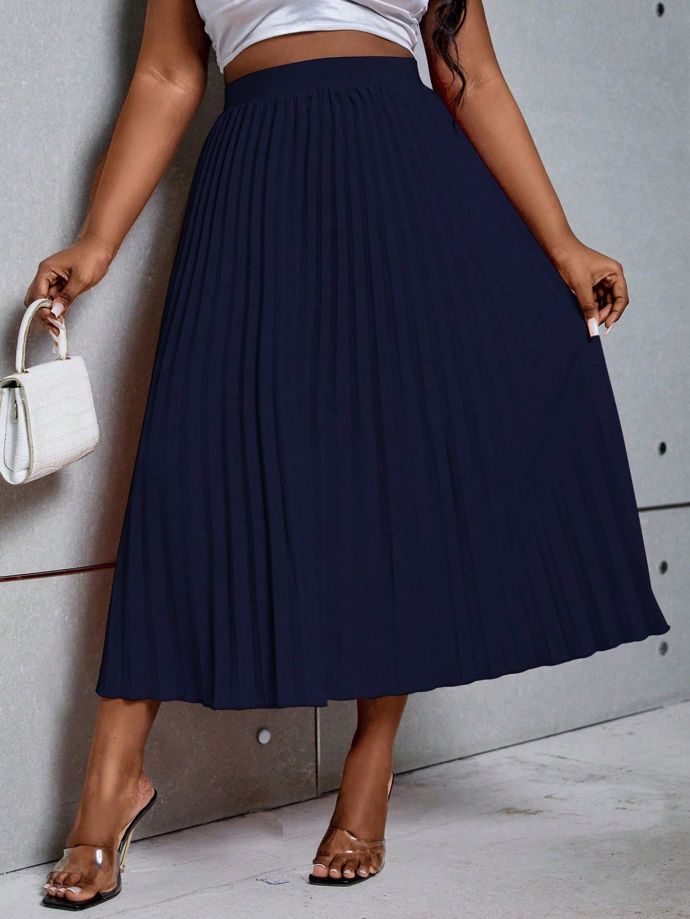 Plus Size Solid Color Elastic Waist Pleated Midi Skirt