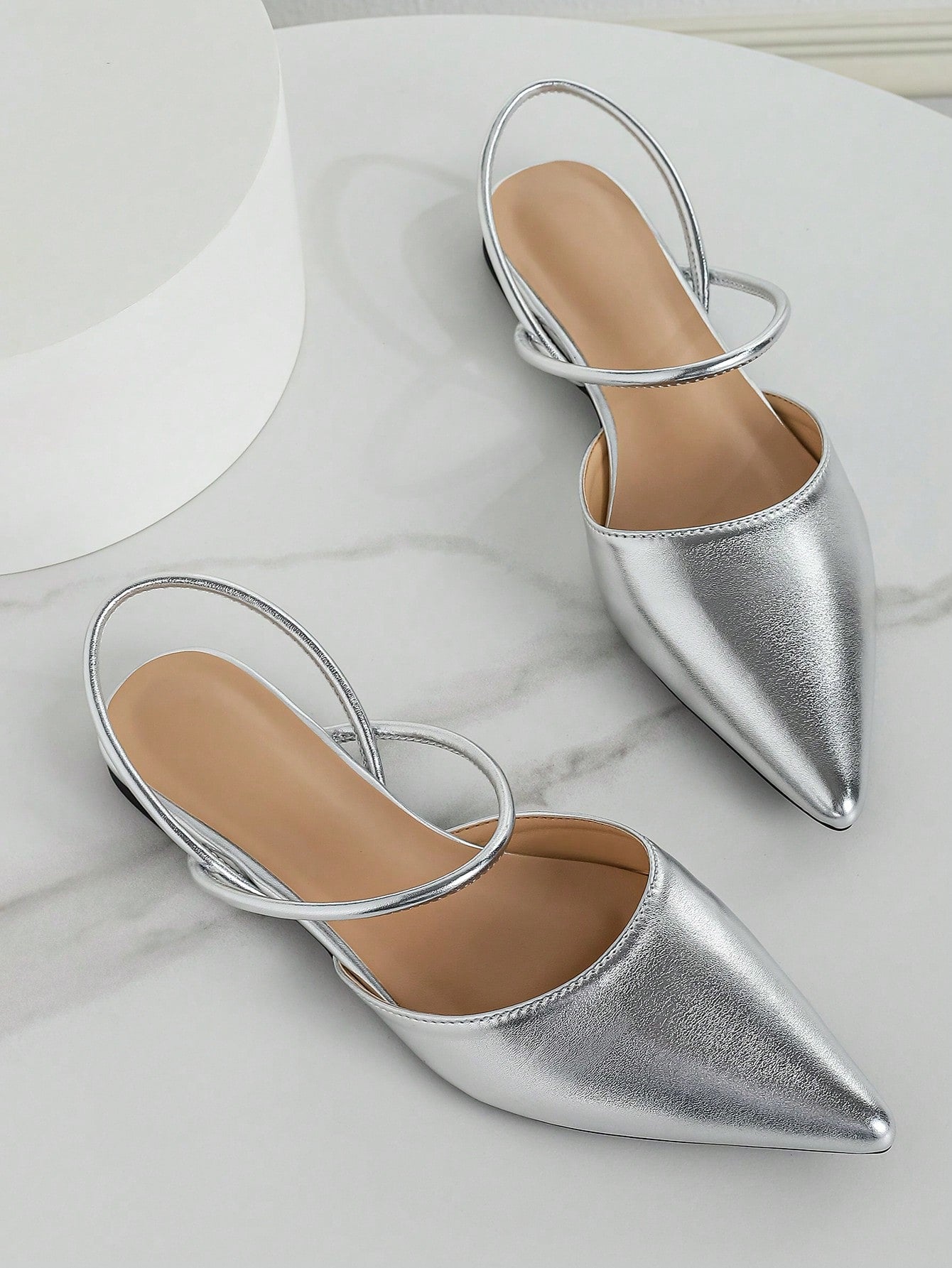 White Flat Banquet Shoes (Random Surface Pattern)