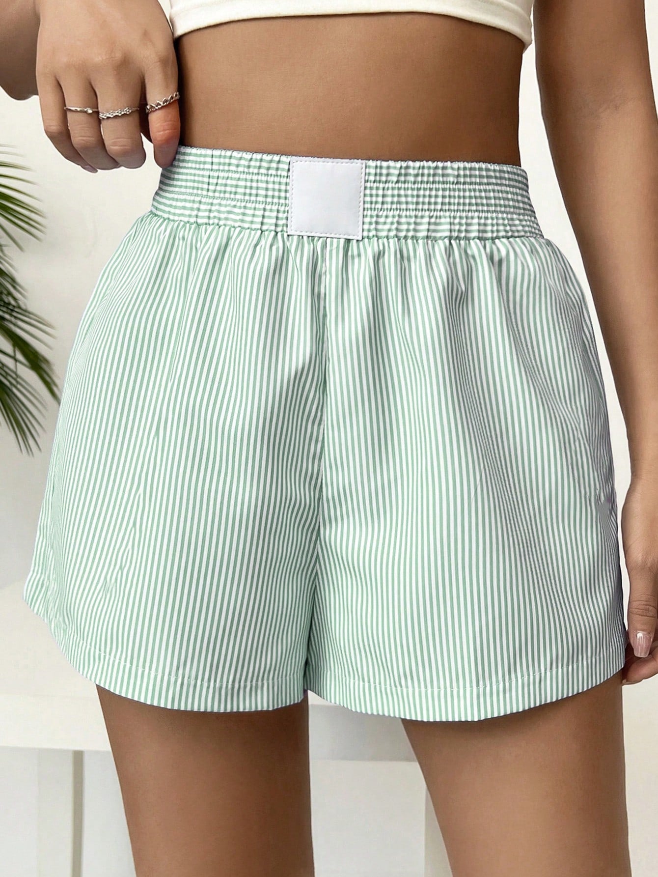 Comfortcana Daisy Print Letter Patched Detail Shorts