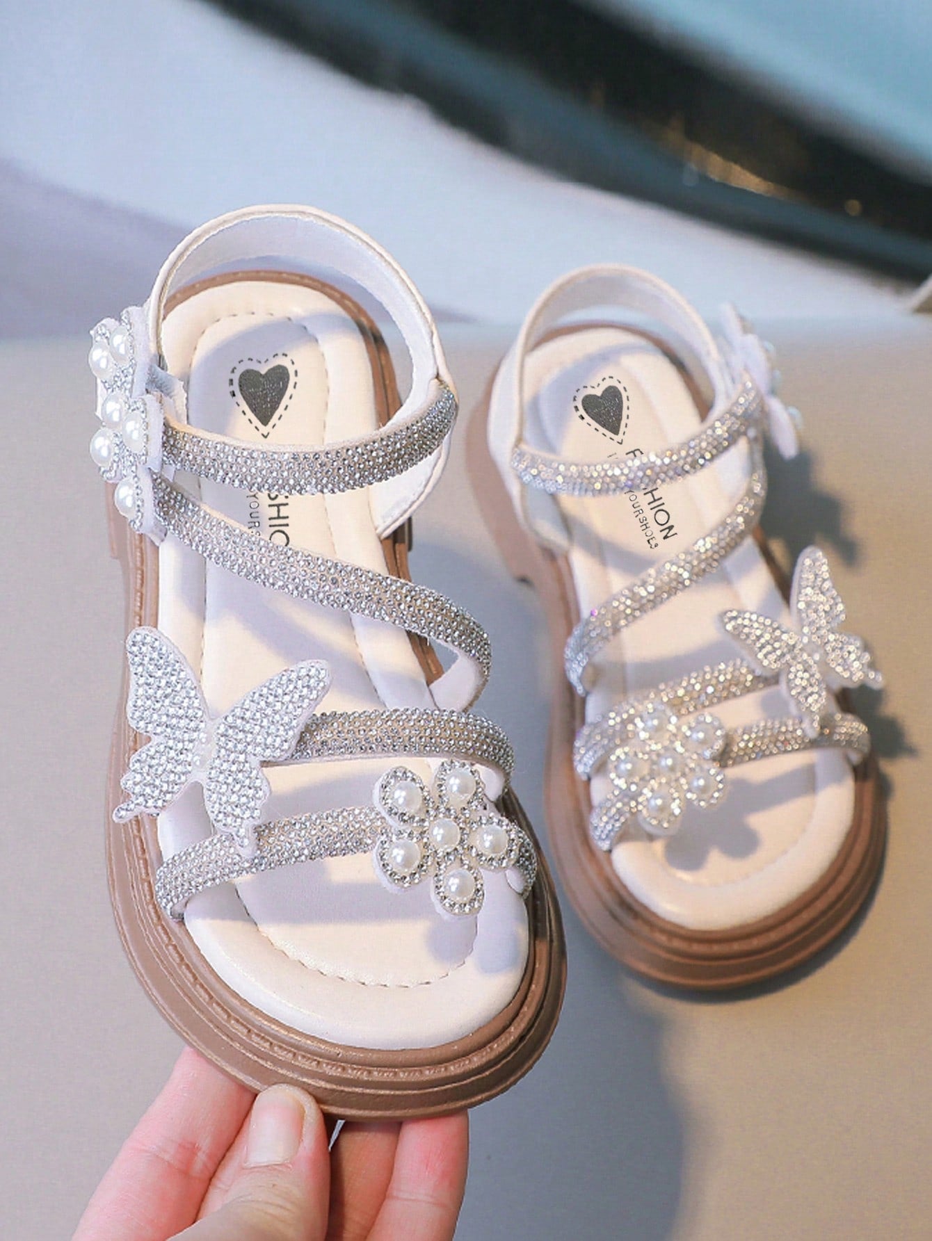 Summer Girls' Sandals With Pearls & Bowknot Decoration, Anti-Slip Beach Shoes With Sparkling Design For Kids