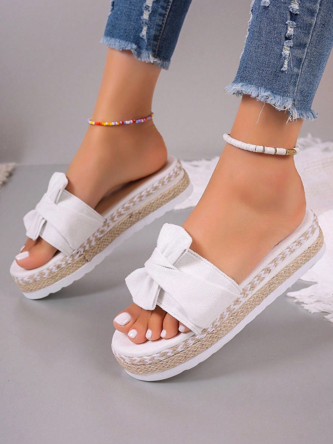 2024 New Design Women Woven Slippers, Beautiful & Simple Shoe Upper With  Fashionable Look Overall Design