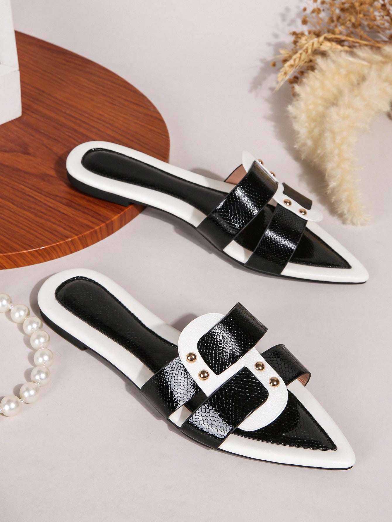 Women's 2024 New Flat Sandals With Black And White Colorblock, Pointed Toe, Fashionable Outdoor Slippers