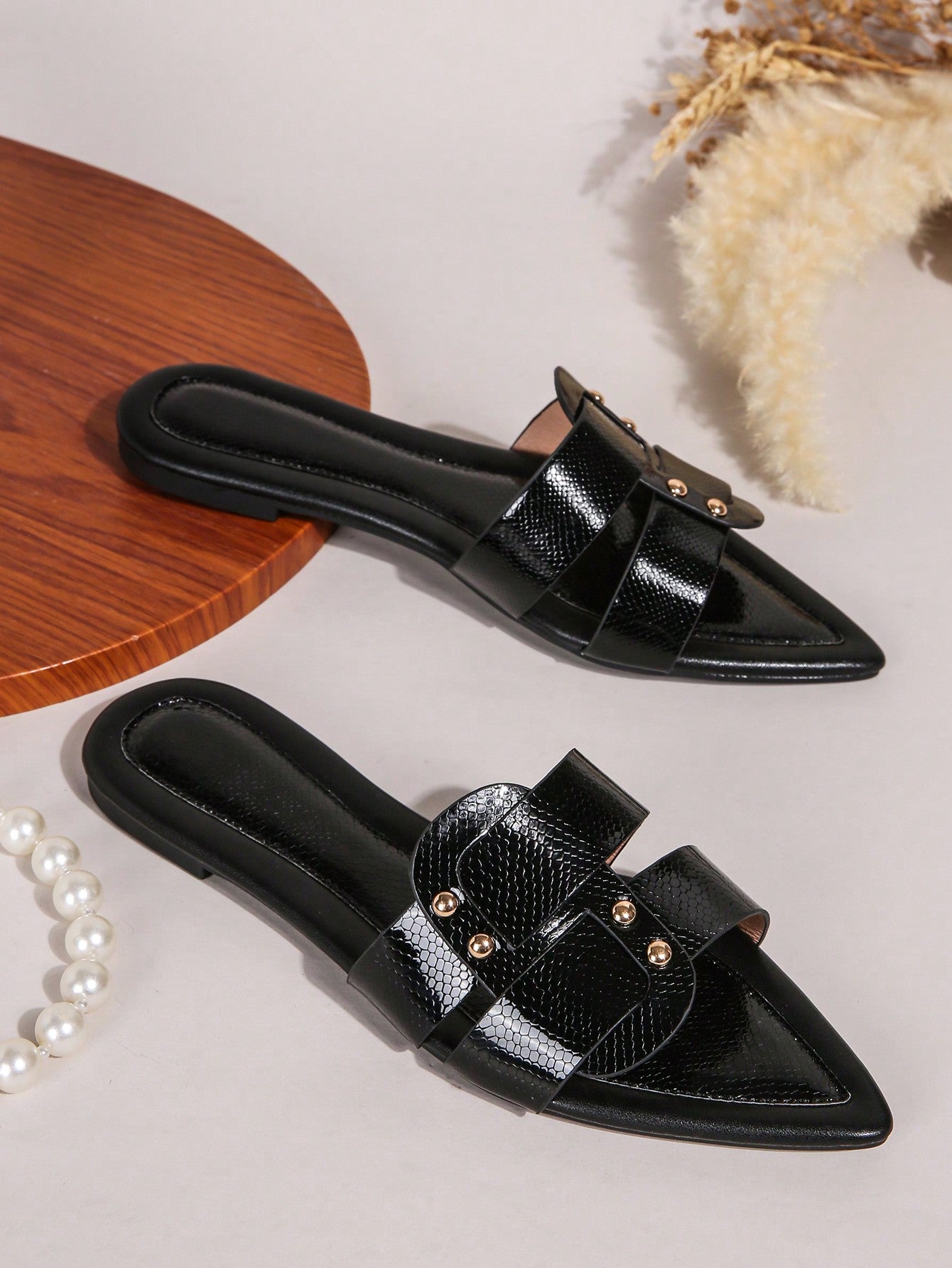 Women's 2024 New Flat Sandals With Black And White Colorblock, Pointed Toe, Fashionable Outdoor Slippers