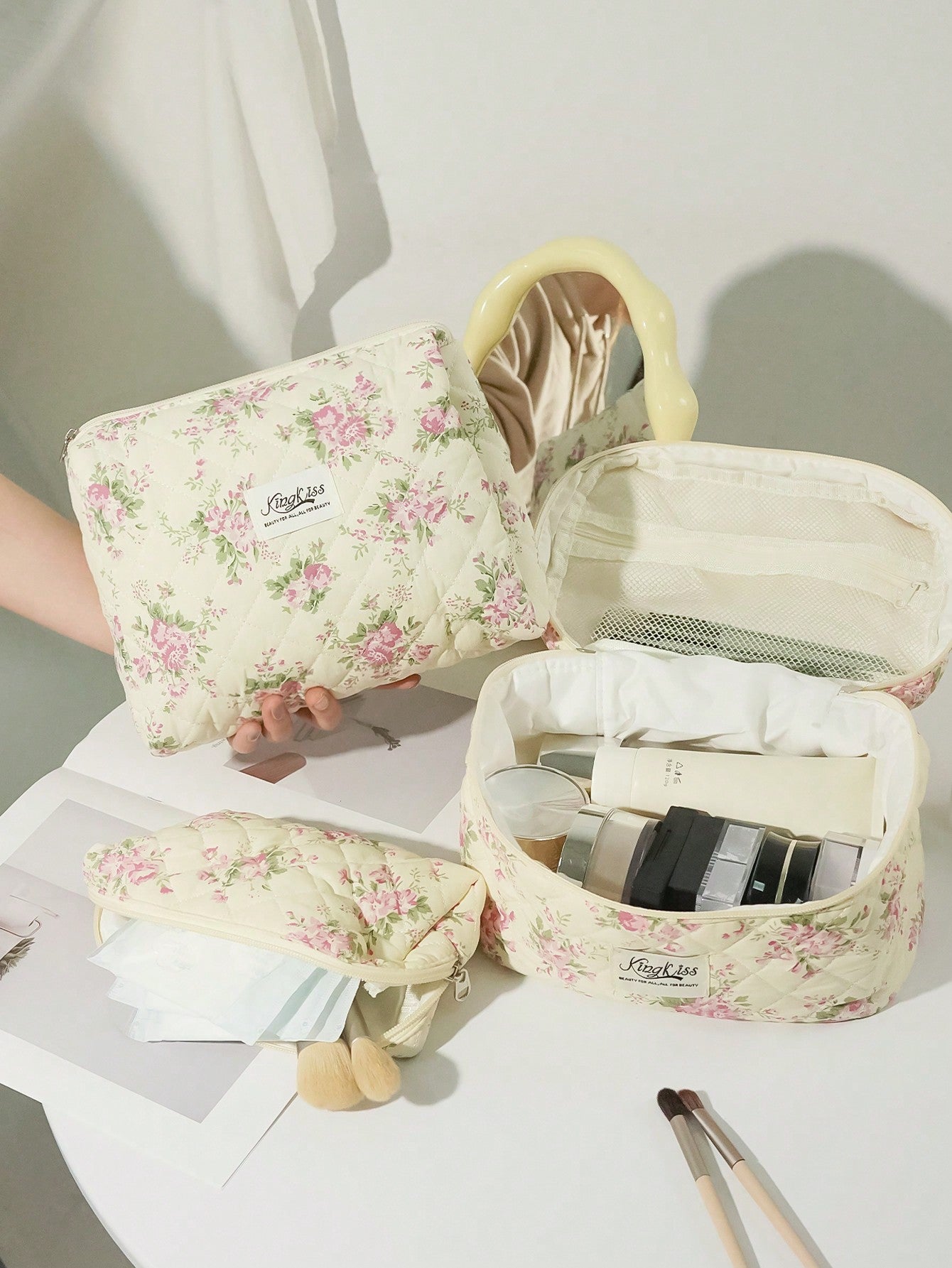 1pc/Set Casual Ladies' Large Capacity Handheld Floral Cosmetic Bag Portable Stitched Fabric Small/Medium/Large Cute Flower Ins Travel Bag, For Organizing Make-Up Tools And Toiletries, And For Casual Travel