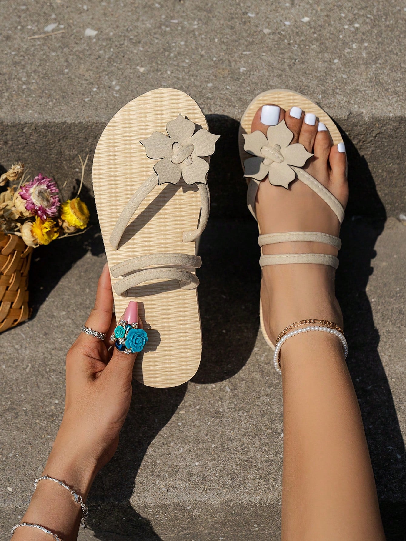 Women Summer New Arrival Orange Thong Sandals With Flower Decoration, Fashionable Anti-Slip Sole Vacation Beach Slippers, Indoor Sandals, Hawaii Style Women Shoes