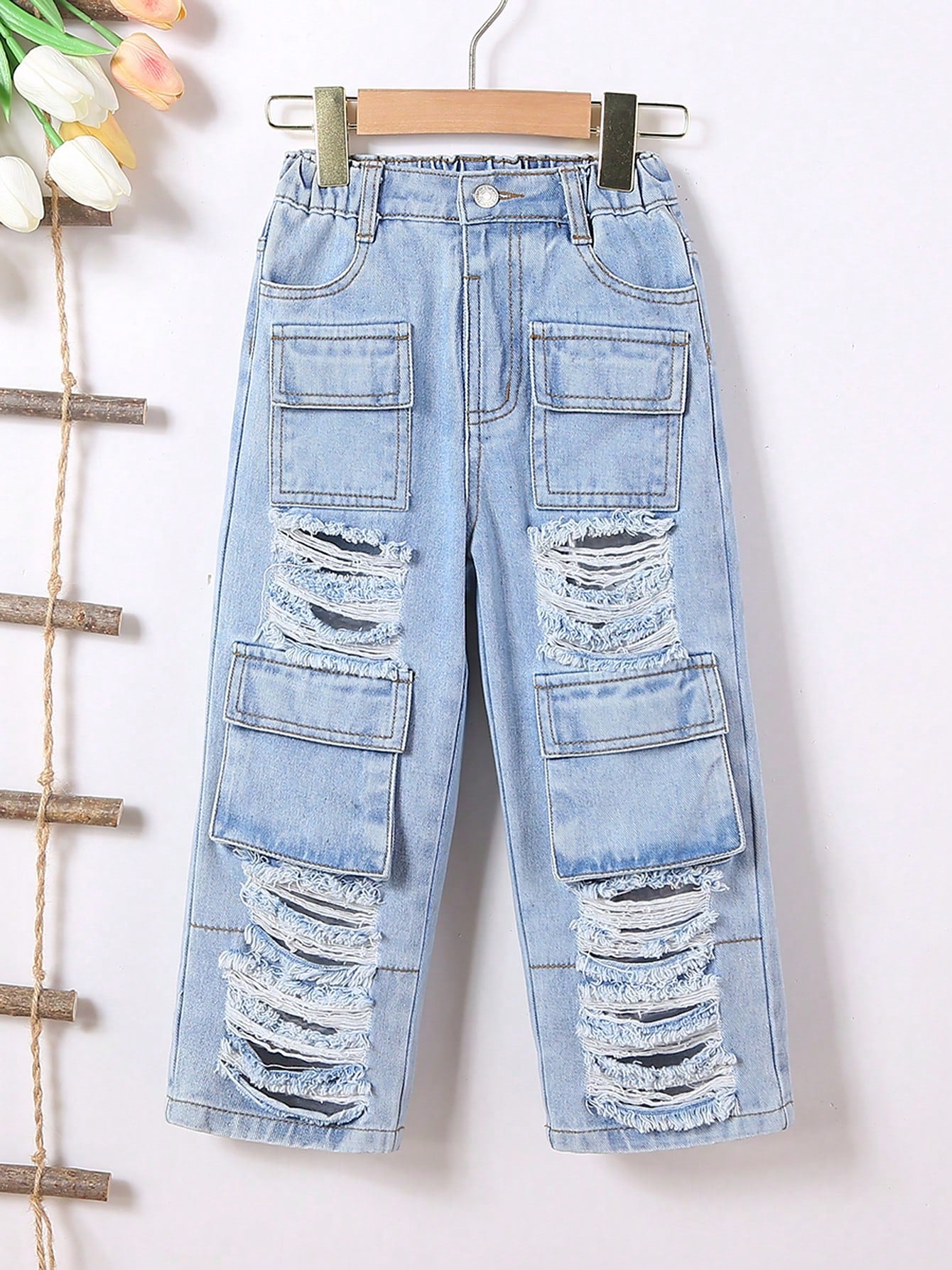 Young Girl Vintage Street-Style Ripped Light Blue Washed Straight Leg Jeans With Multiple Pockets, Casual