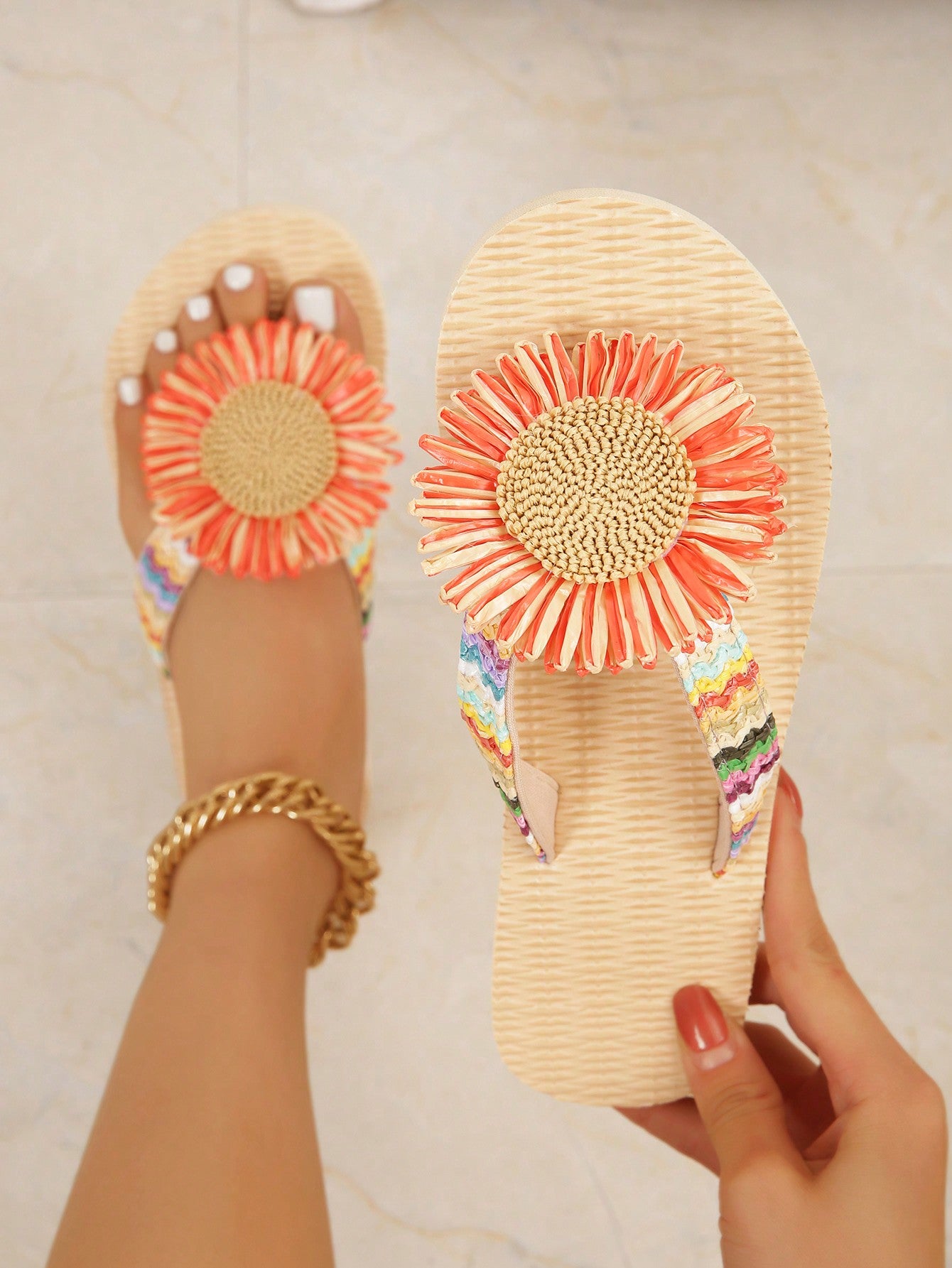 Ladies Simple And Fashionable Trendy Fabric Comfortable Flat Slippers With Flip-Flops For Indoor Use, Vacations, Beach Parties And Sandals